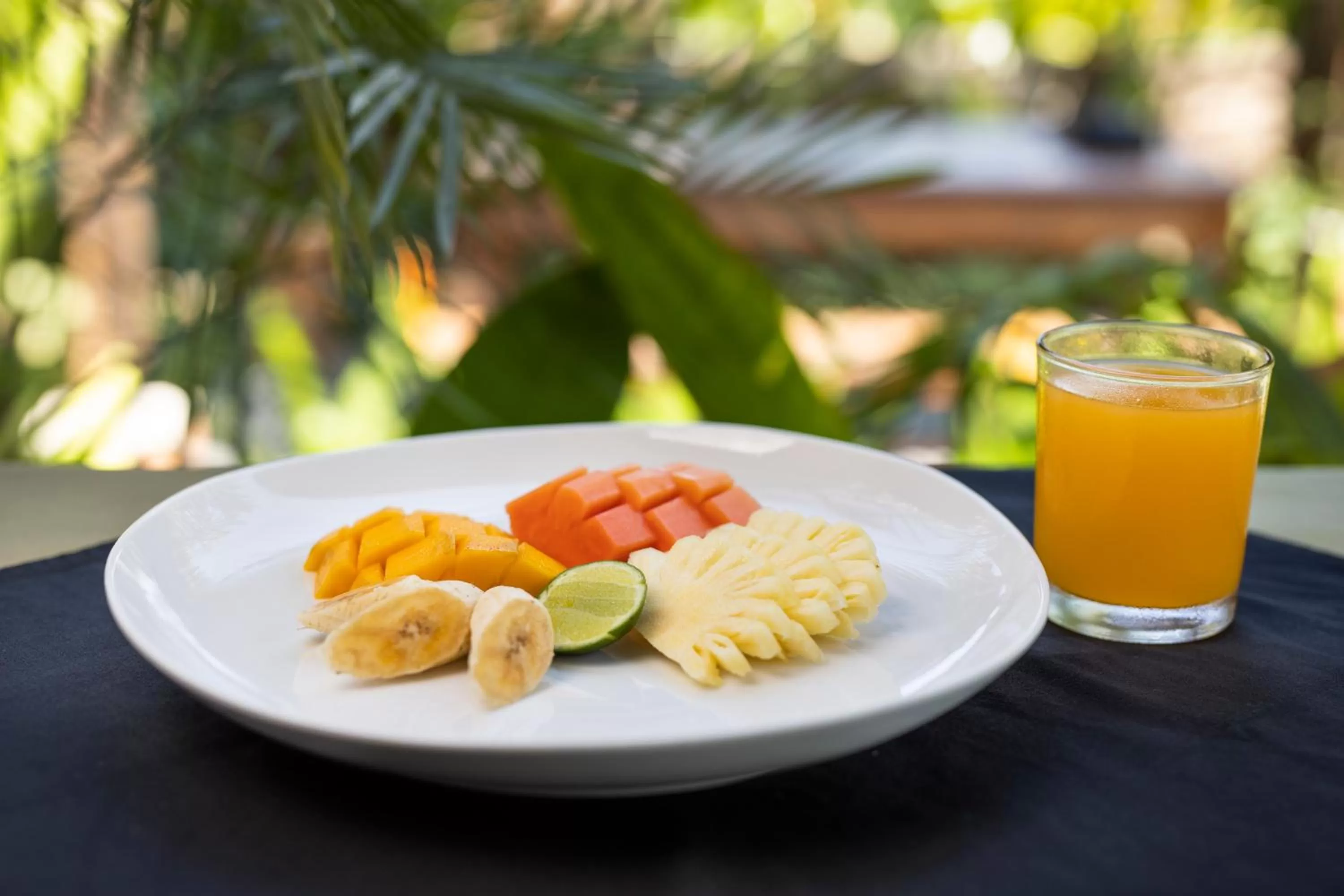 Food in Green Space Villa