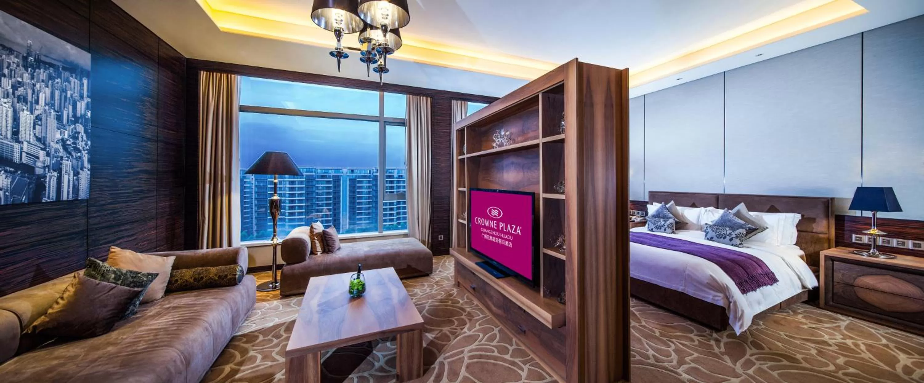 Photo of the whole room, Bed in Crowne Plaza Guangzhou Huadu by IHG