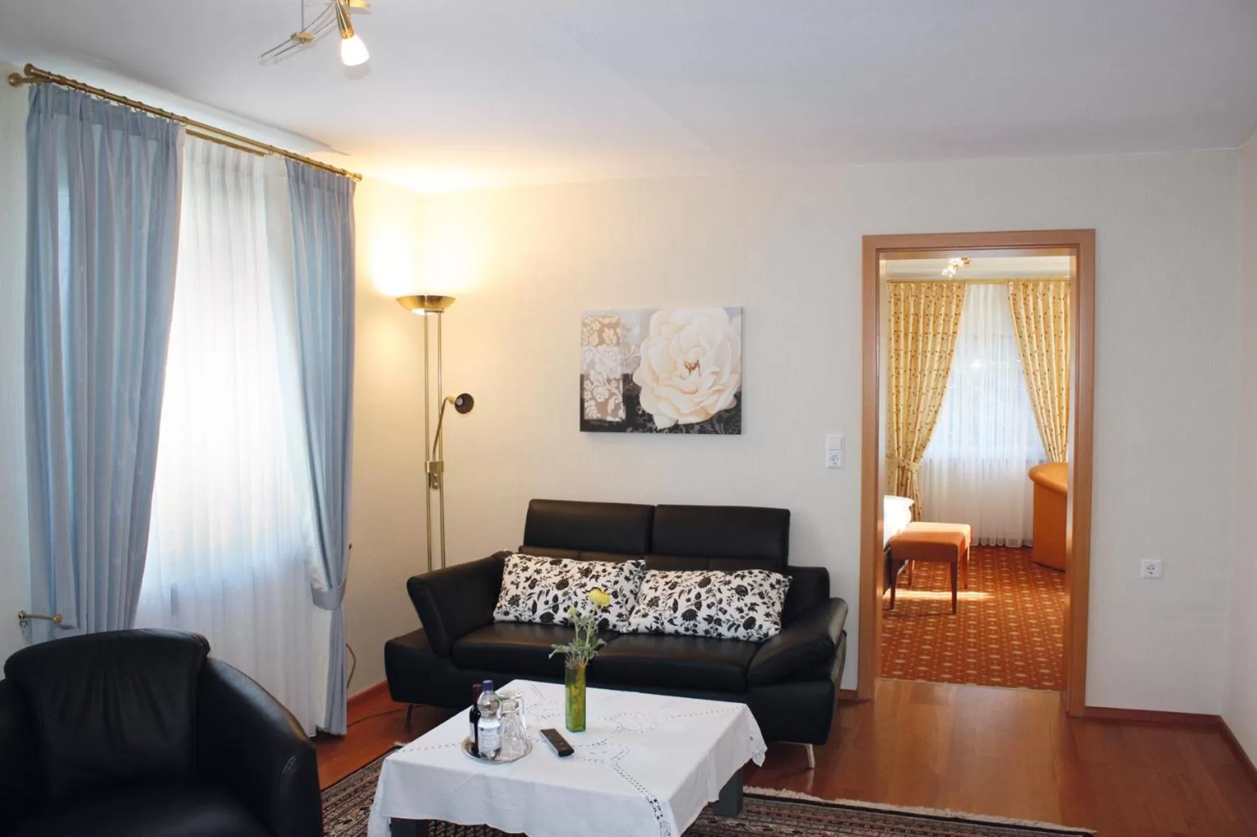 Living room, Bed in Hotel-Restaurant-Kolb