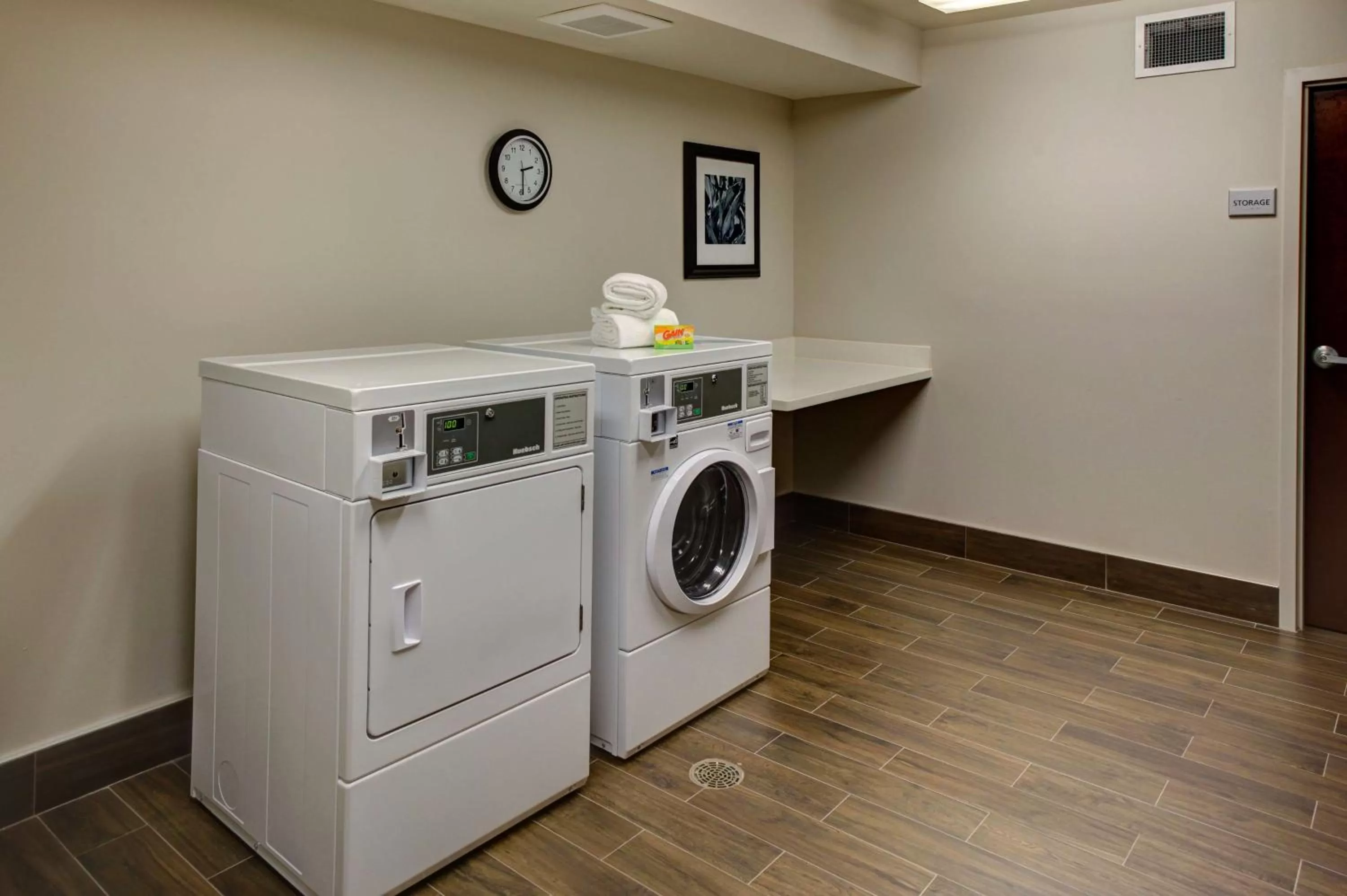 Property building in Hampton Inn and Suites Columbus, MS