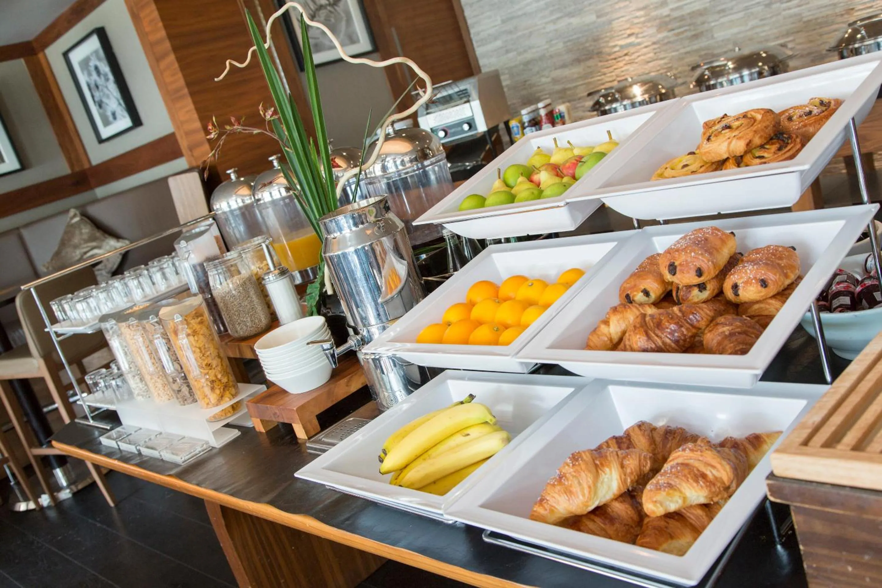 Food and drinks in Thistle London Hyde Park Kensington Gardens