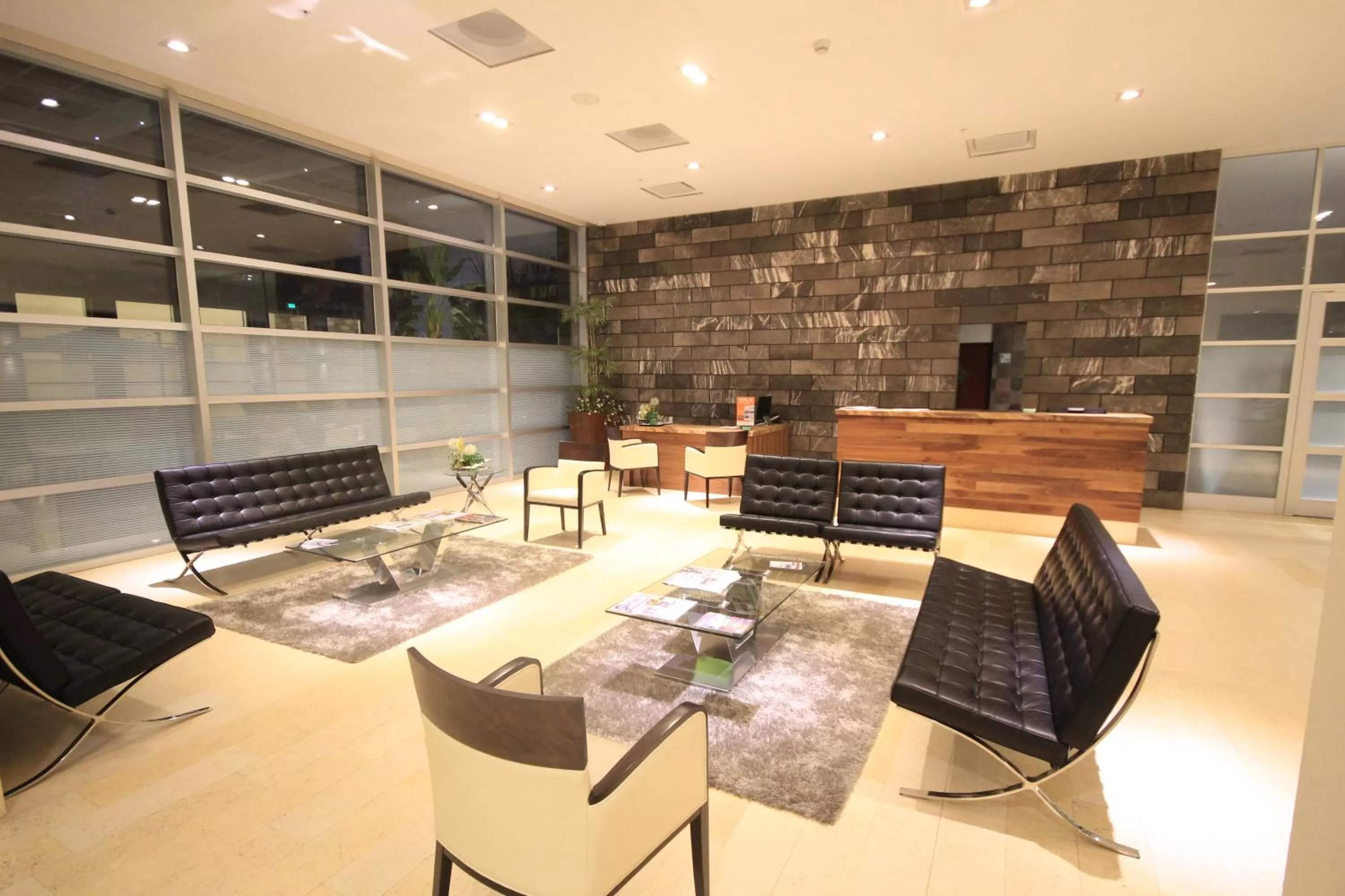 Property building in Holiday Inn & Suites Plaza Mayor by IHG