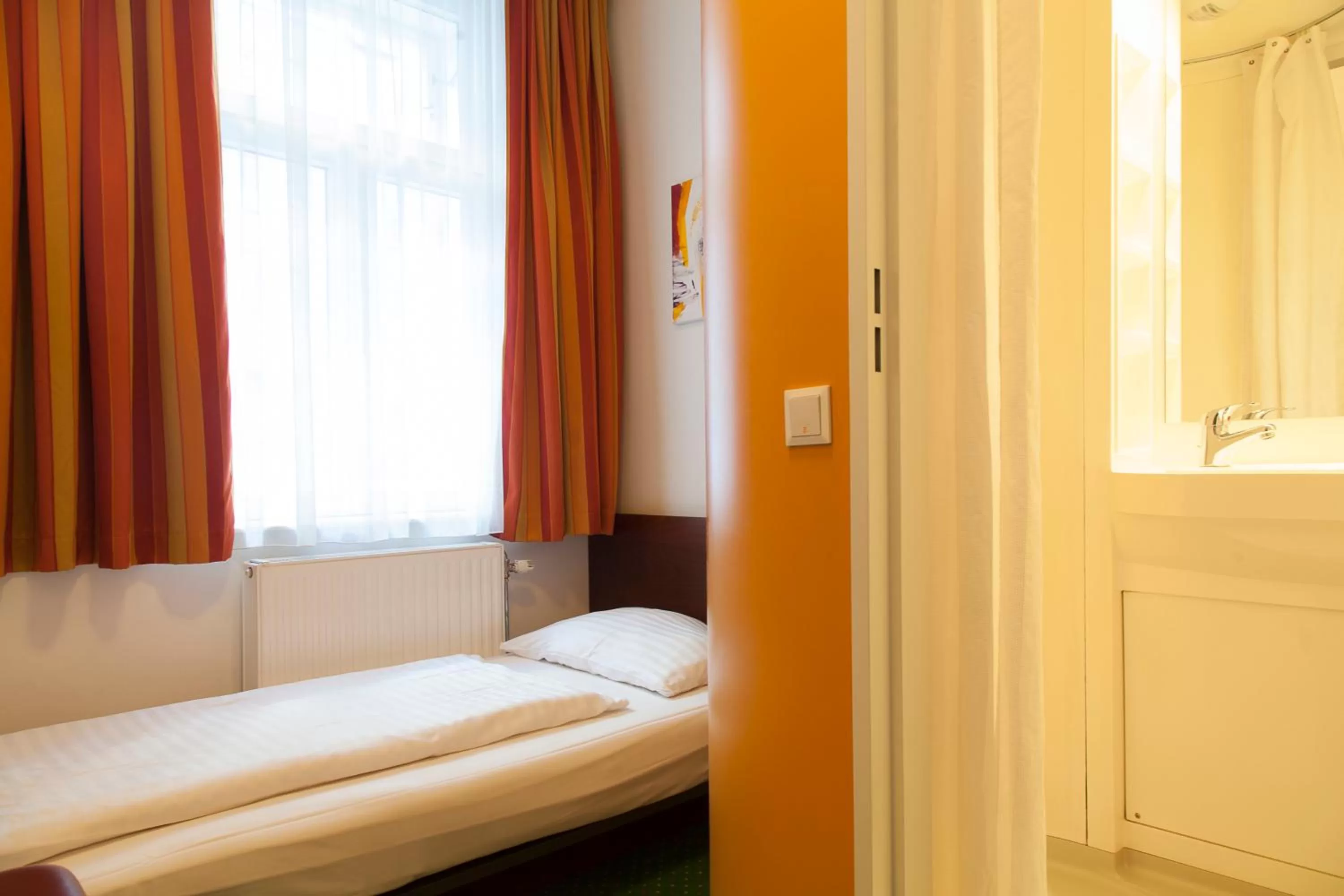 Bed in Pension Stadthalle