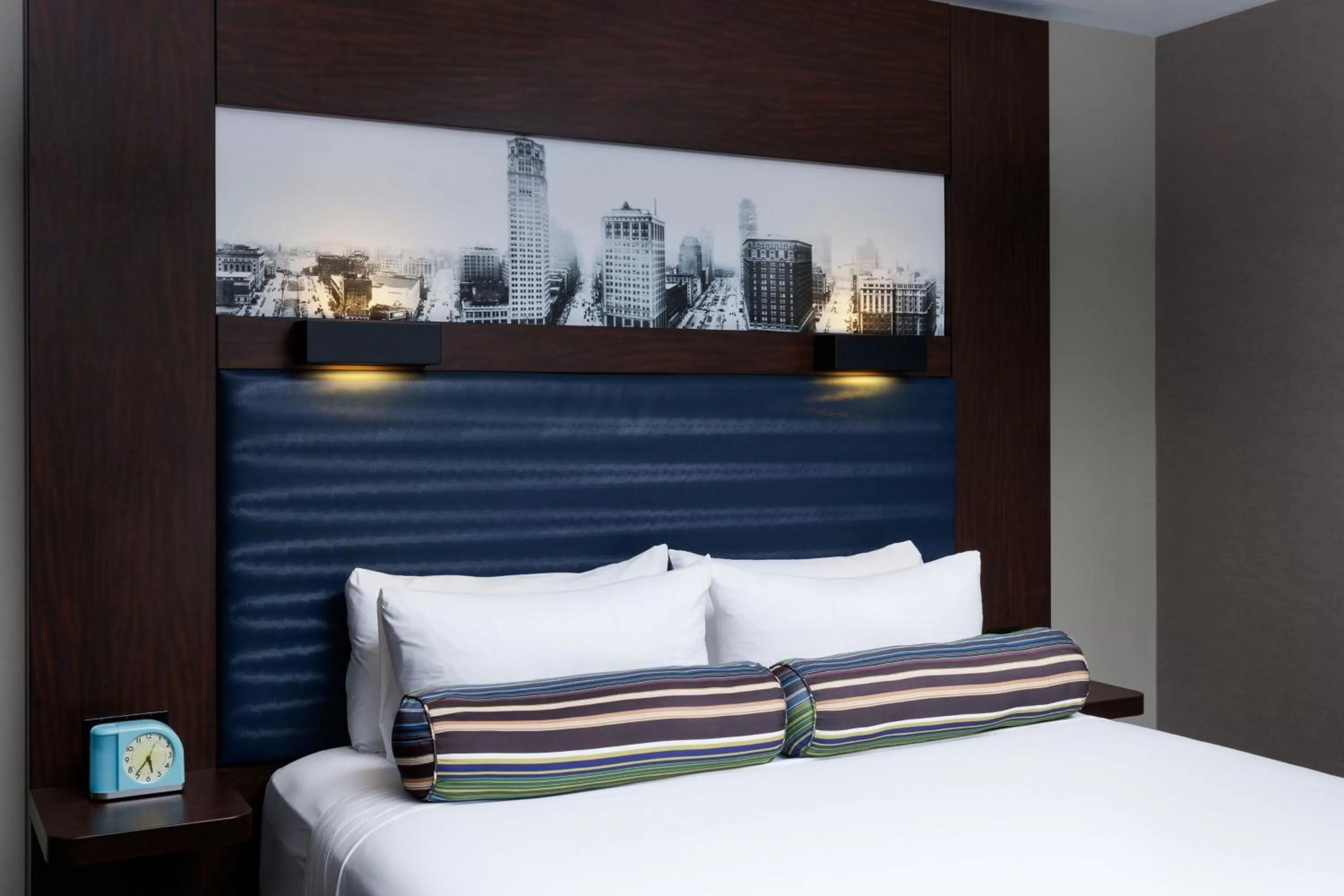 Larger Guest room, 1 King, City view, Low floor in Hotel David Whitney, Autograph Collection
