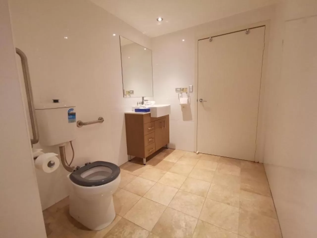 Shower in APX World Square