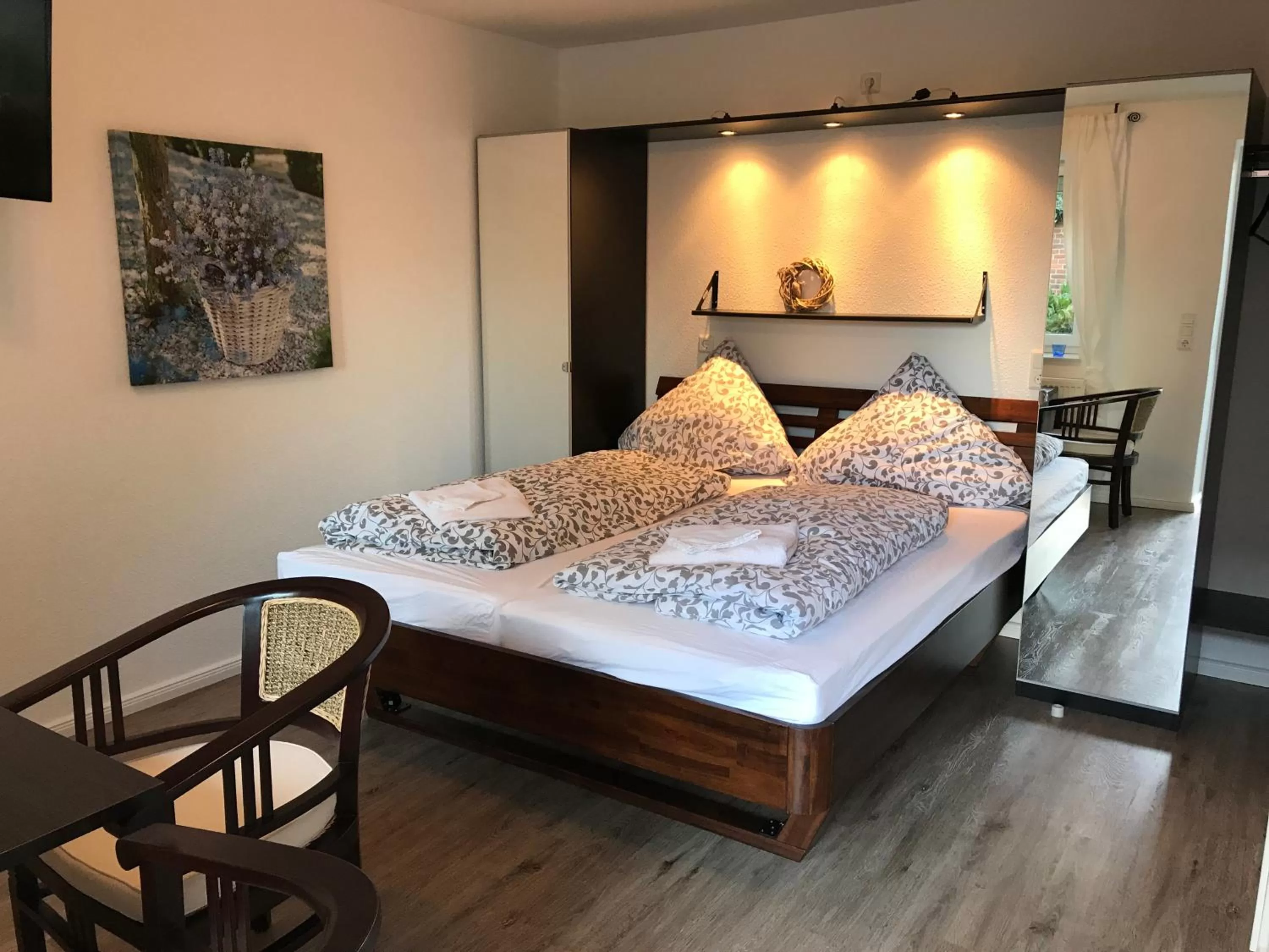 Seating area, Bed in Leezdorfer Hof