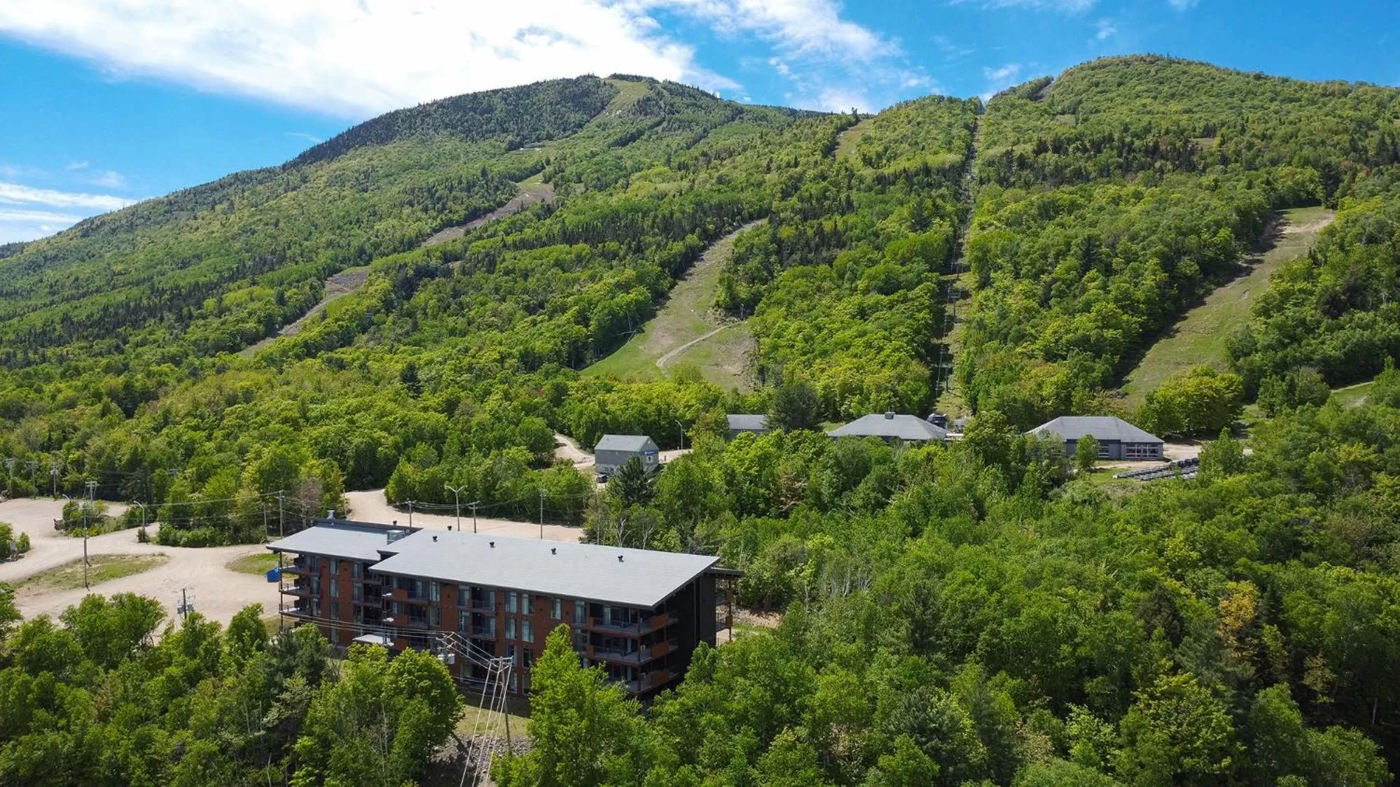 Property building, Bird's-eye View in Appartements au Massif - Les Caches de la Grande Pointe - Ski, Vélo, Plein-air