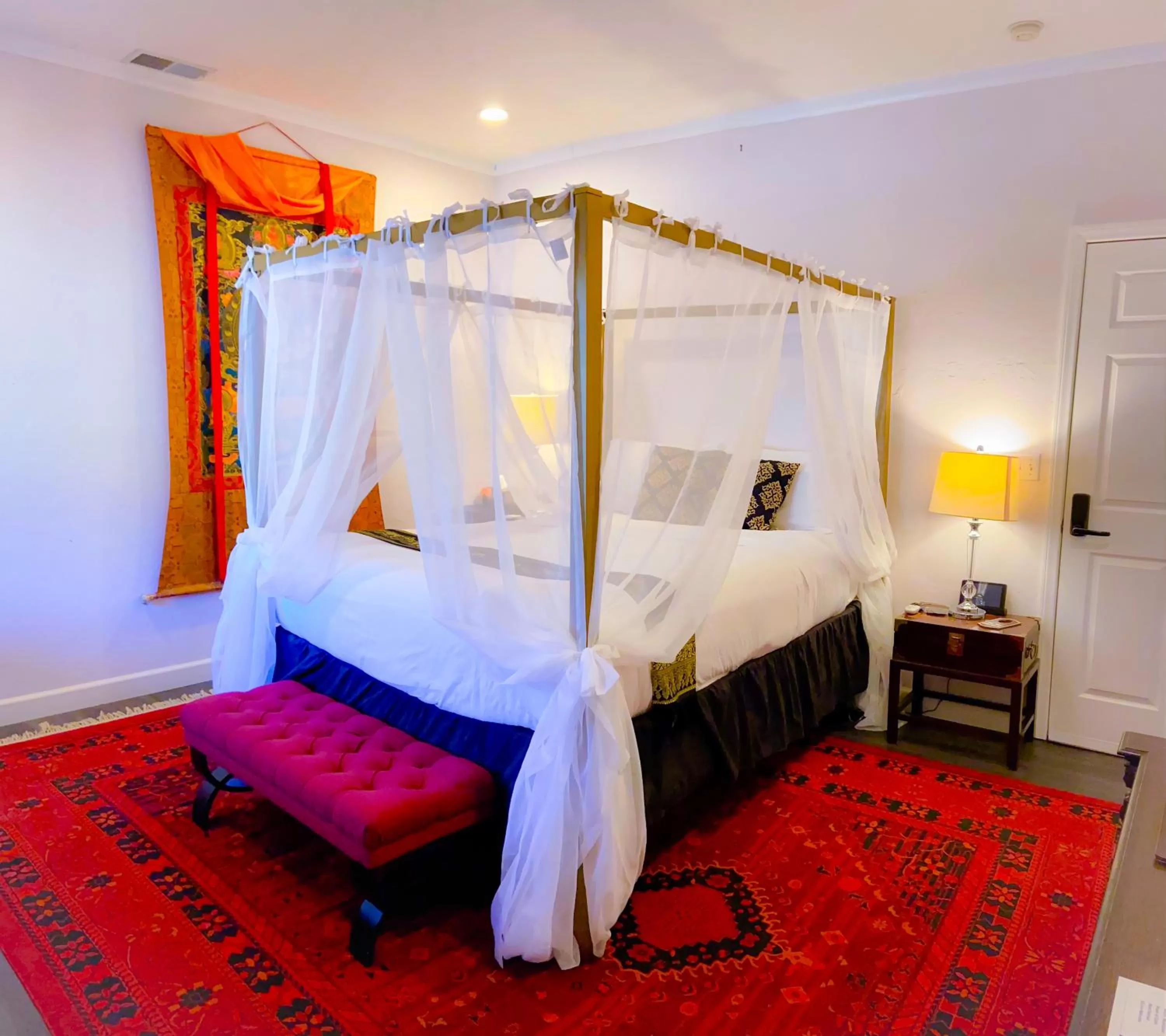 Bed in Quiet Mind Mountain Lodge, Retreat & Spa