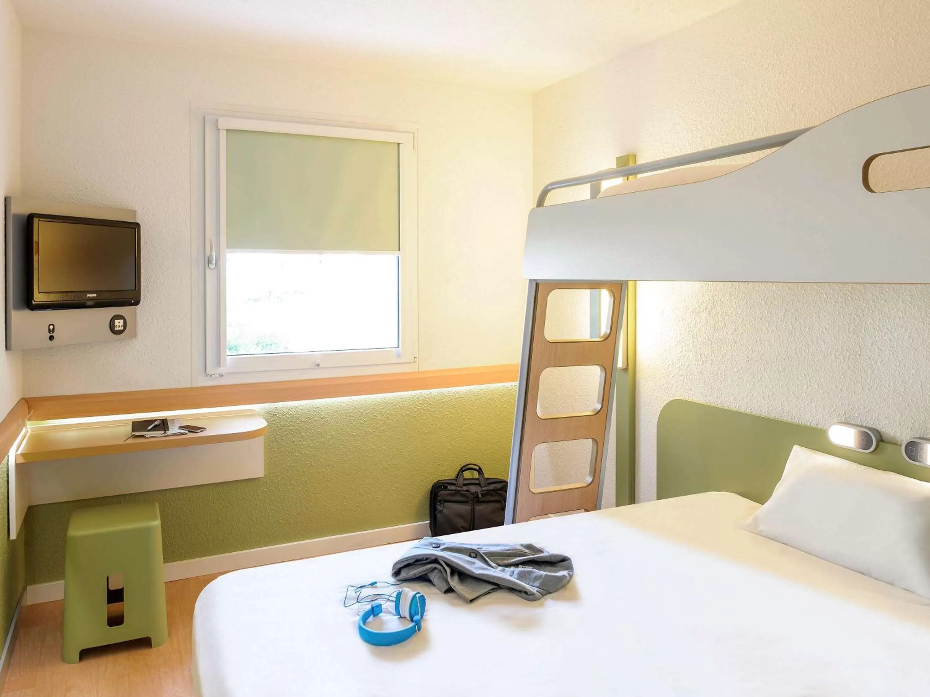 Photo of the whole room, Bed in ibis budget Koeln Leverkusen City
