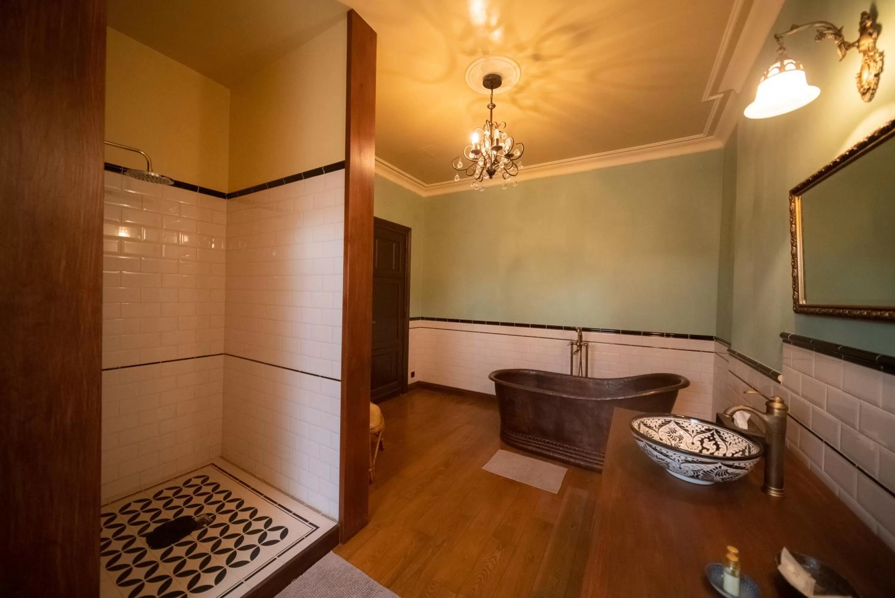 Bathroom in Clementine