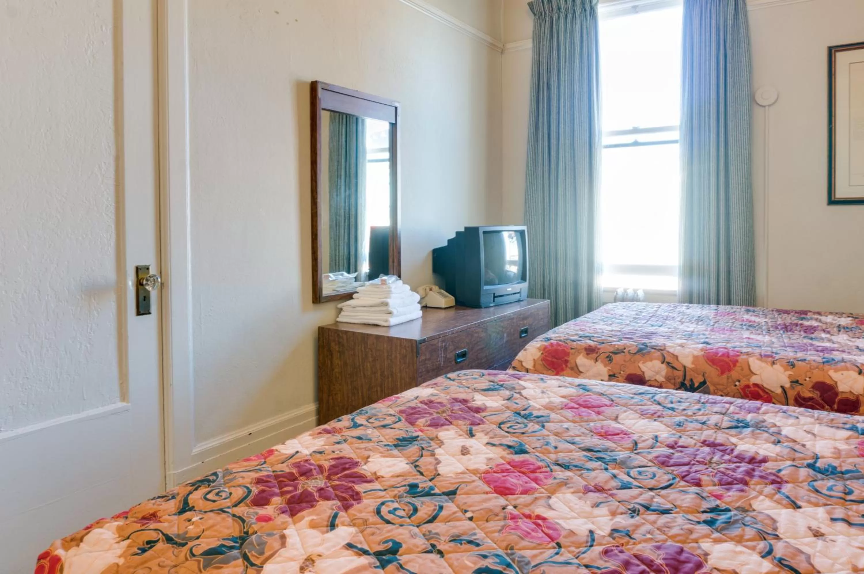 Photo of the whole room, Bed in Aida Plaza Hotel