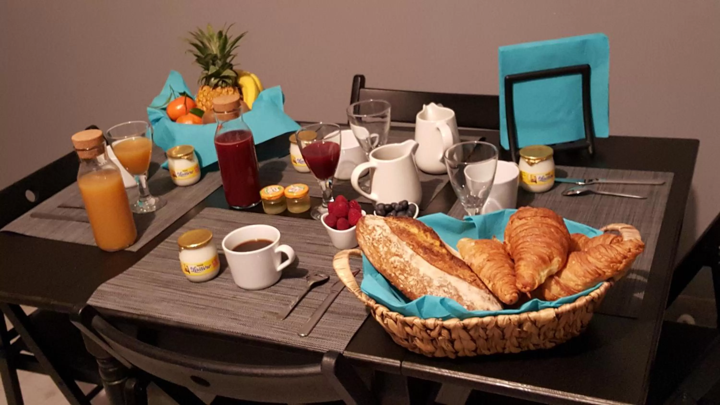 Continental breakfast in La Villa Provençale