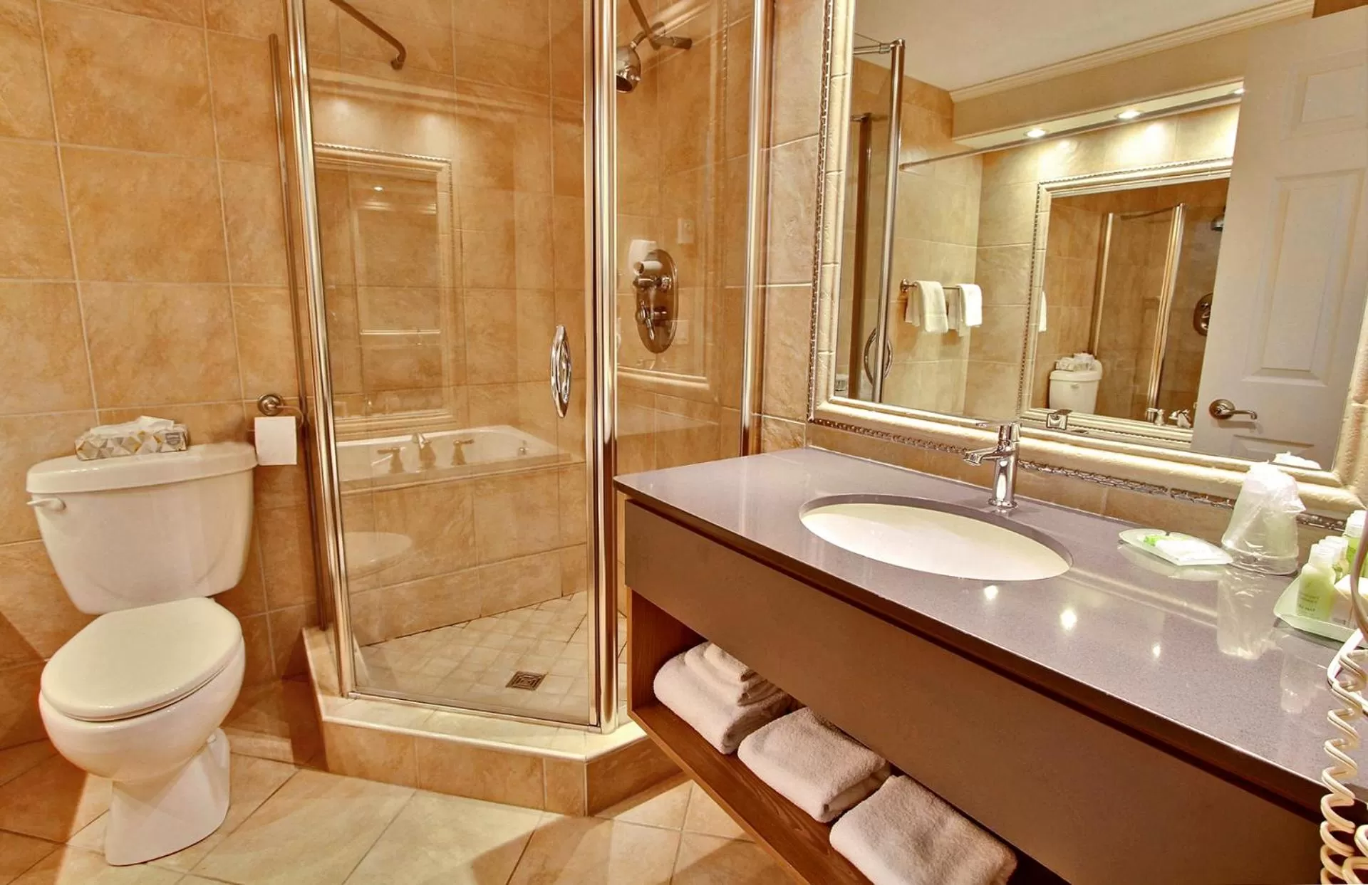 Bathroom in Hôtel l'Empress