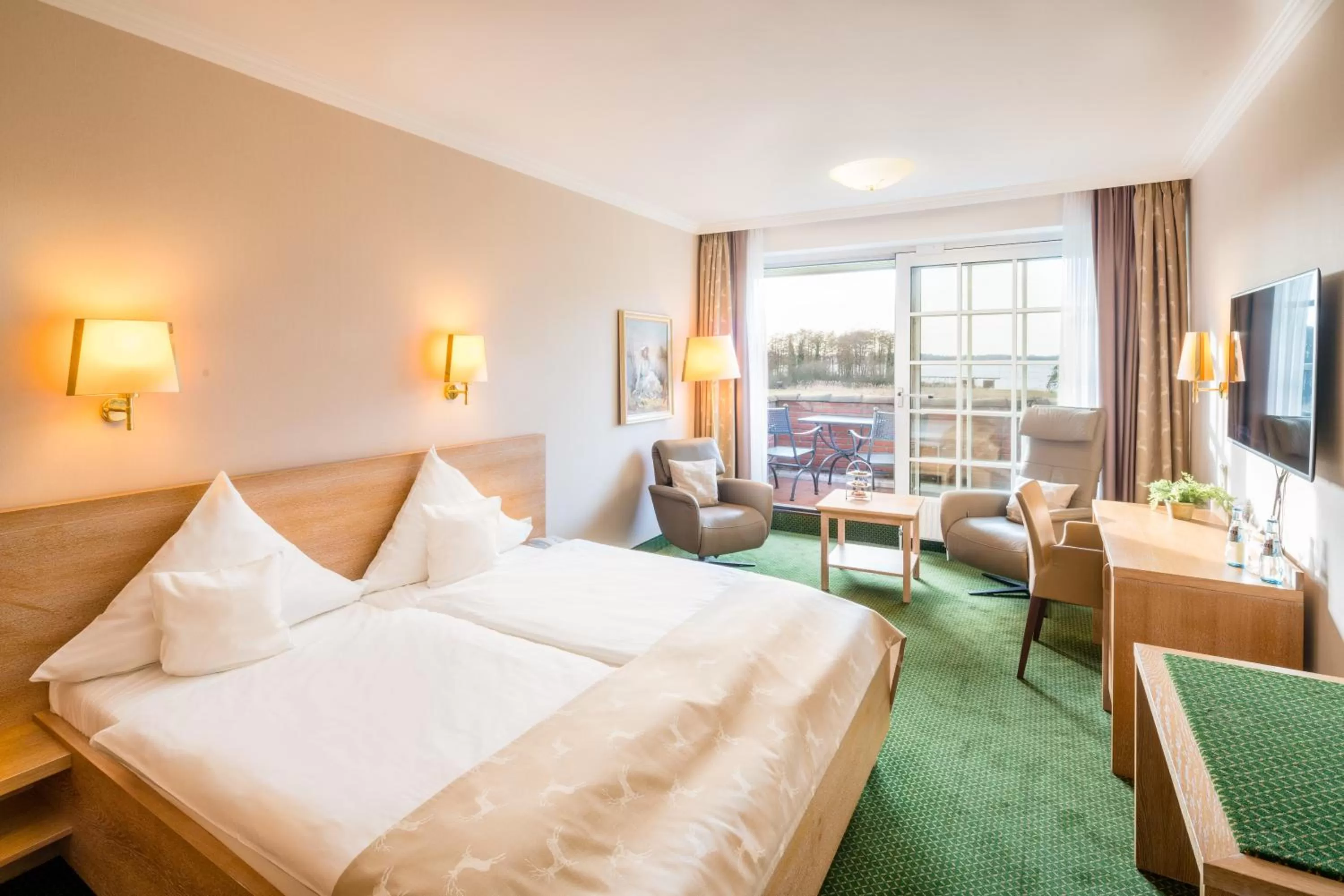 Photo of the whole room, Bed in Romantik Hotel Jagdhaus Eiden am See