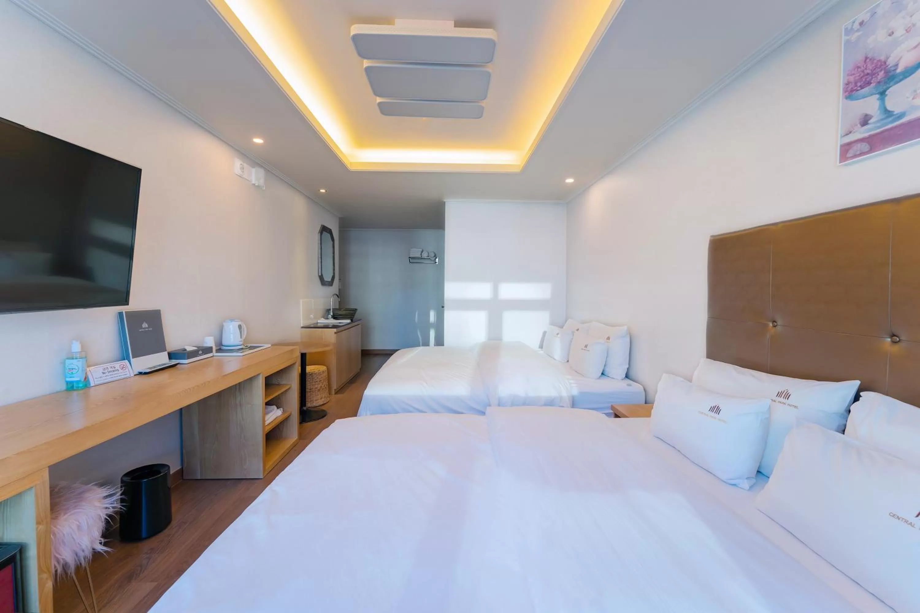 Bed in Central Park Hotel Busan