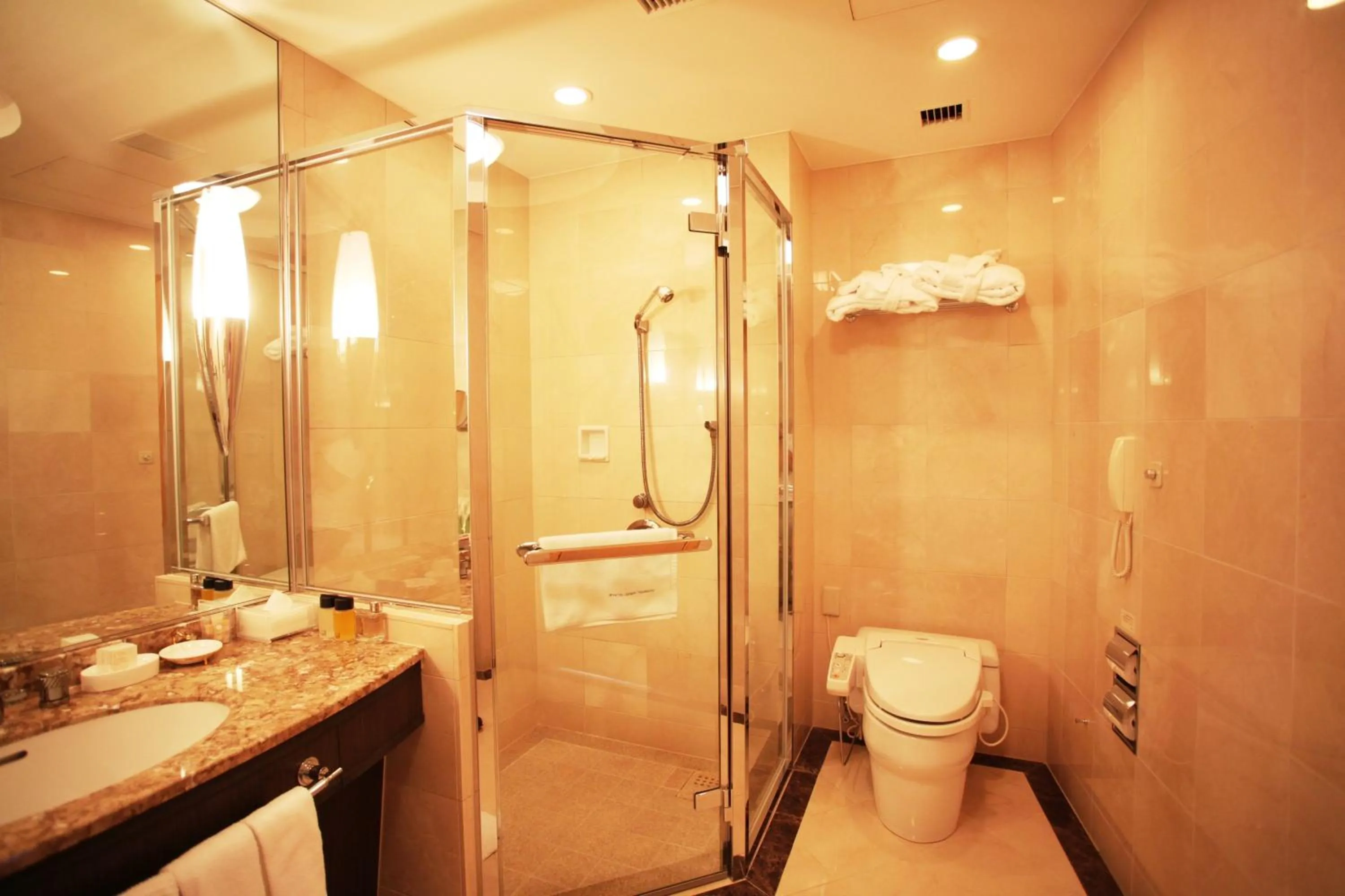 Bathroom in JR Hotel Clement Takamatsu