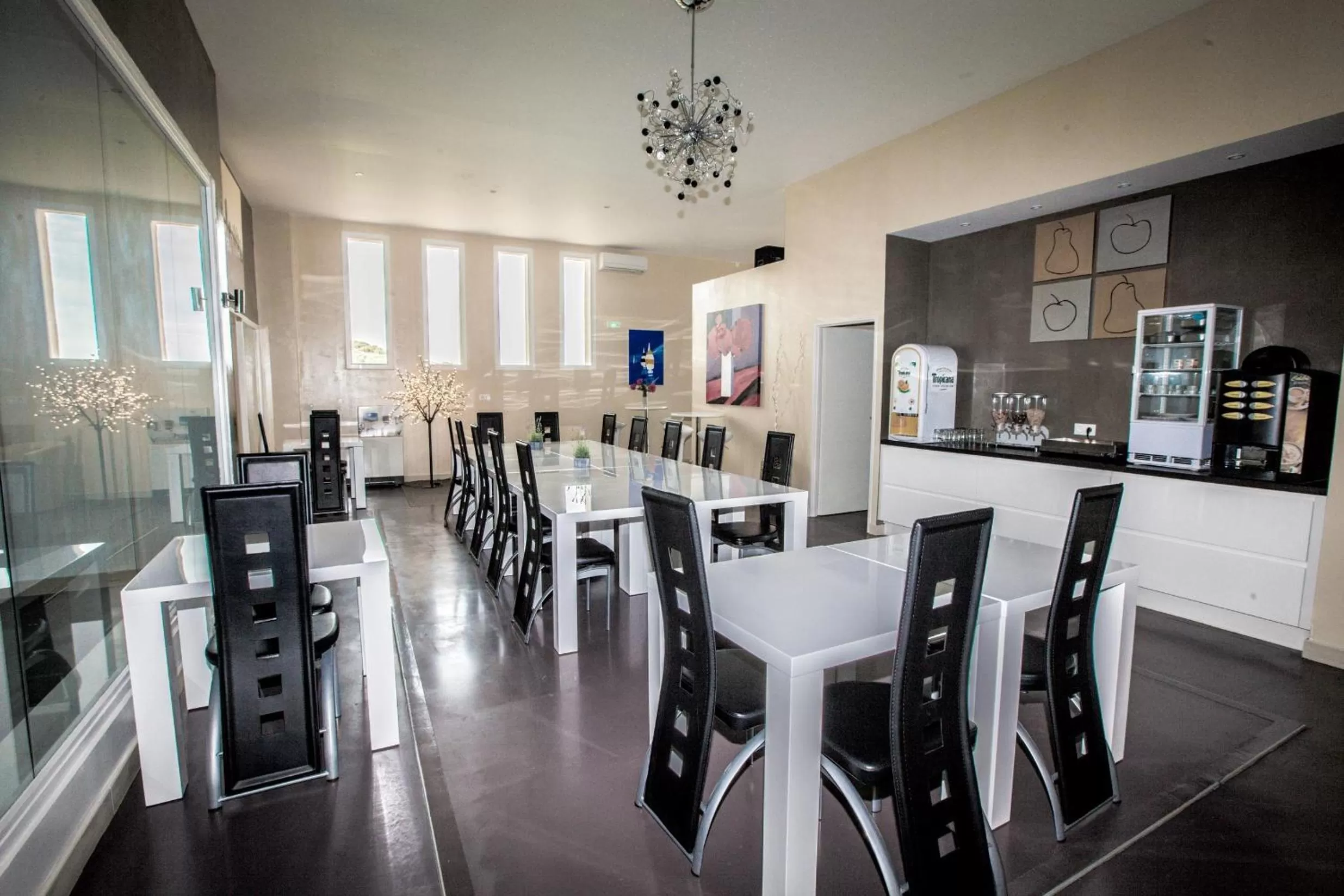 Restaurant/places to eat in Château de Valloubière