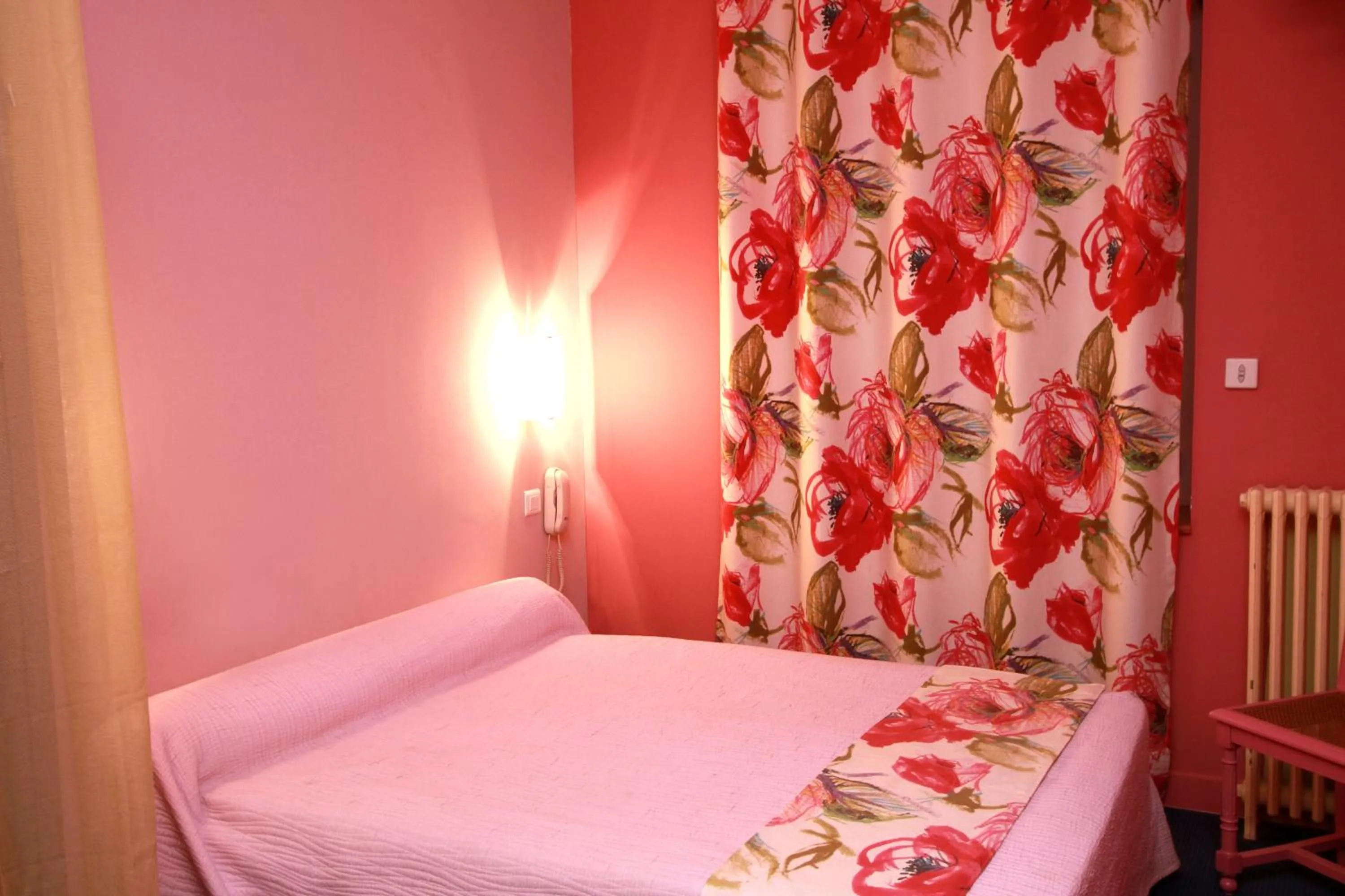 Photo of the whole room, Bed in Logis Hotel Le Clos Des Oliviers