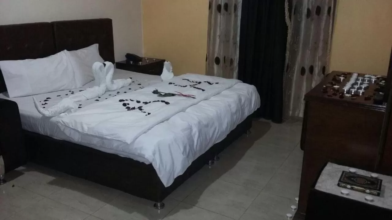 Bed in Al Tawheed Hotel Apartments