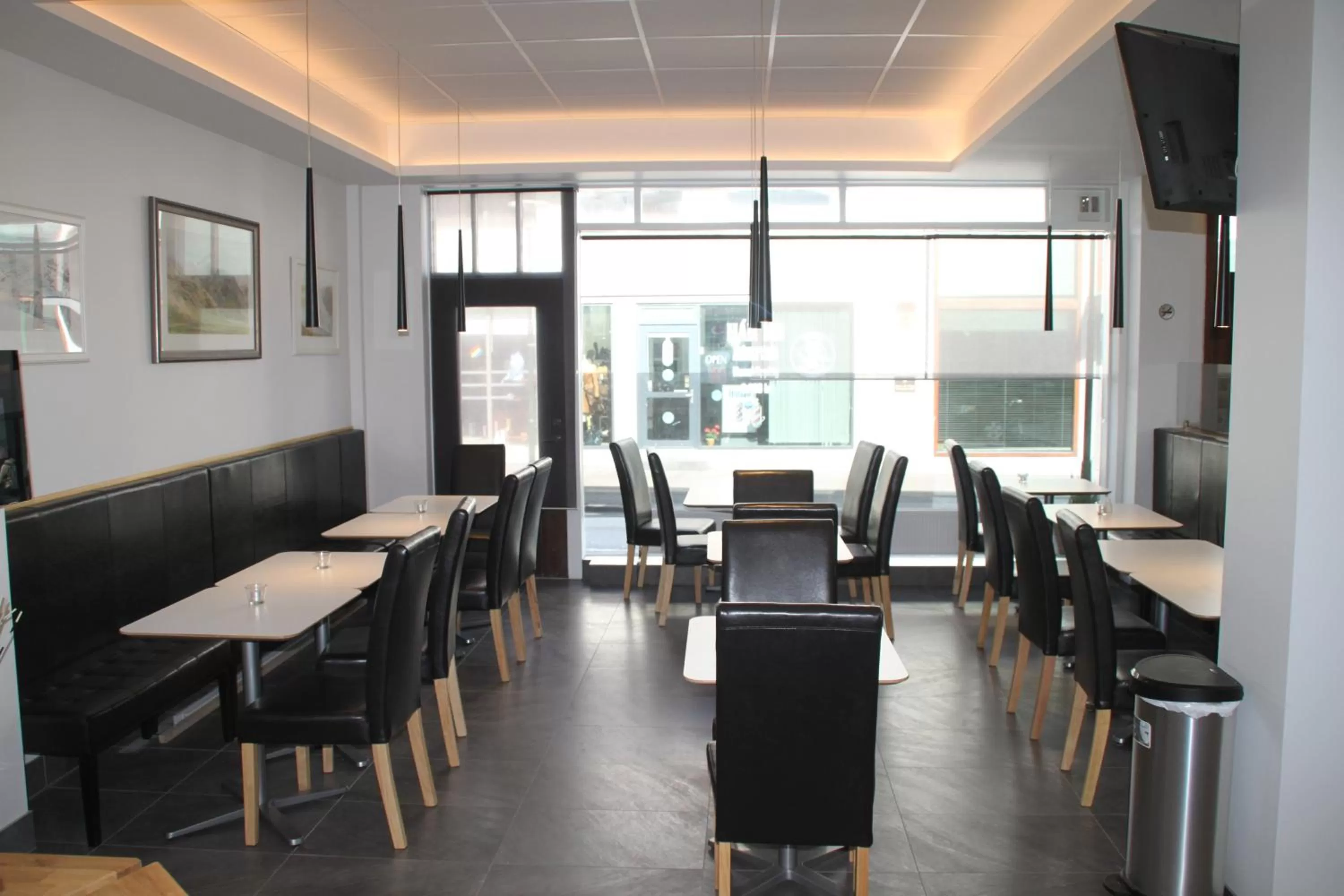 Restaurant/places to eat in 100 Iceland Hotel