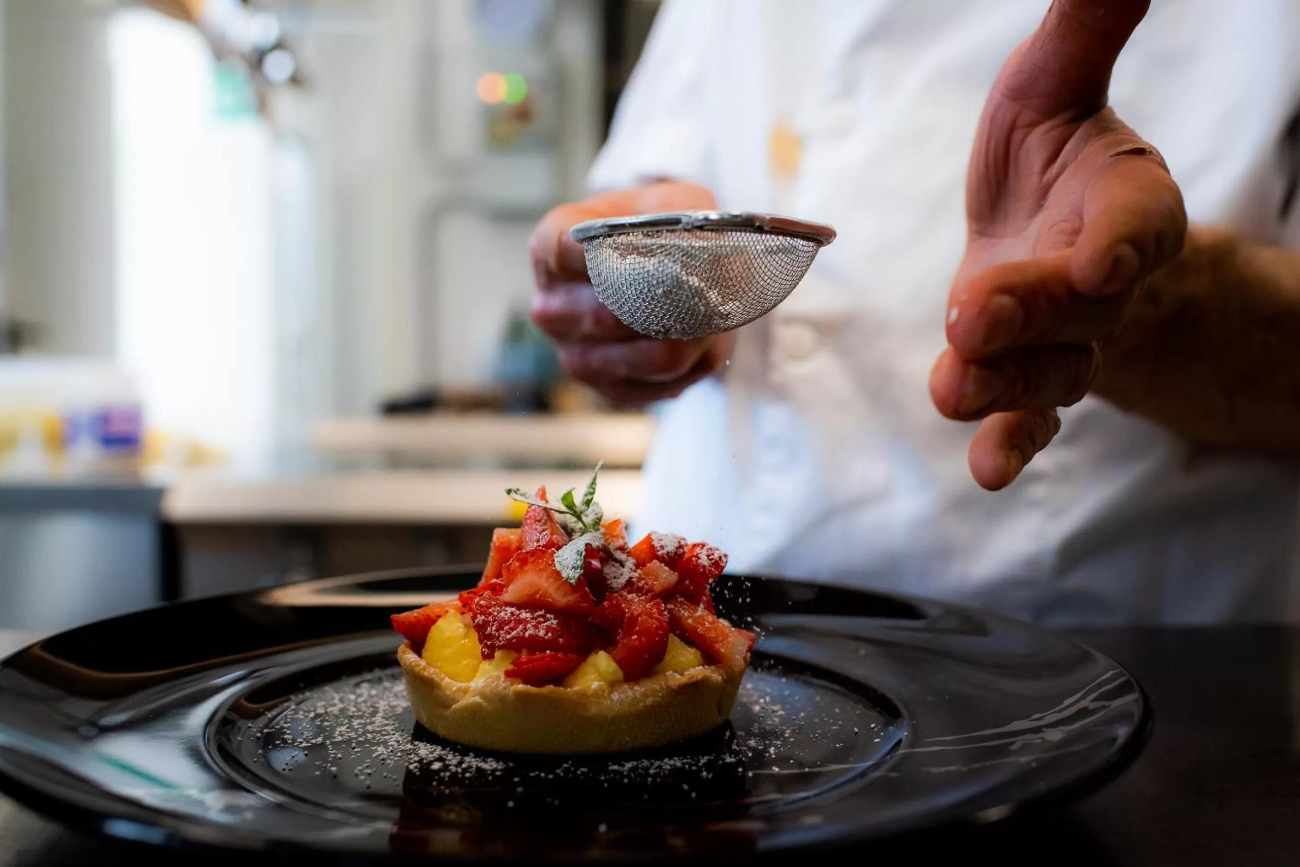 Restaurant/places to eat in M2 Hotel