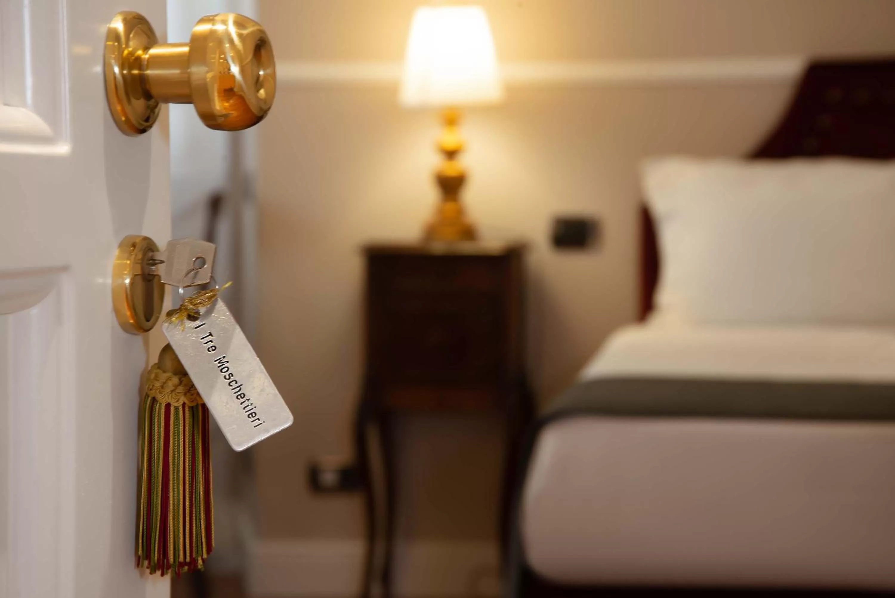 Bed in I TRE MOSCHETTIERI - D'ARTAGNAN Luxury Guest House