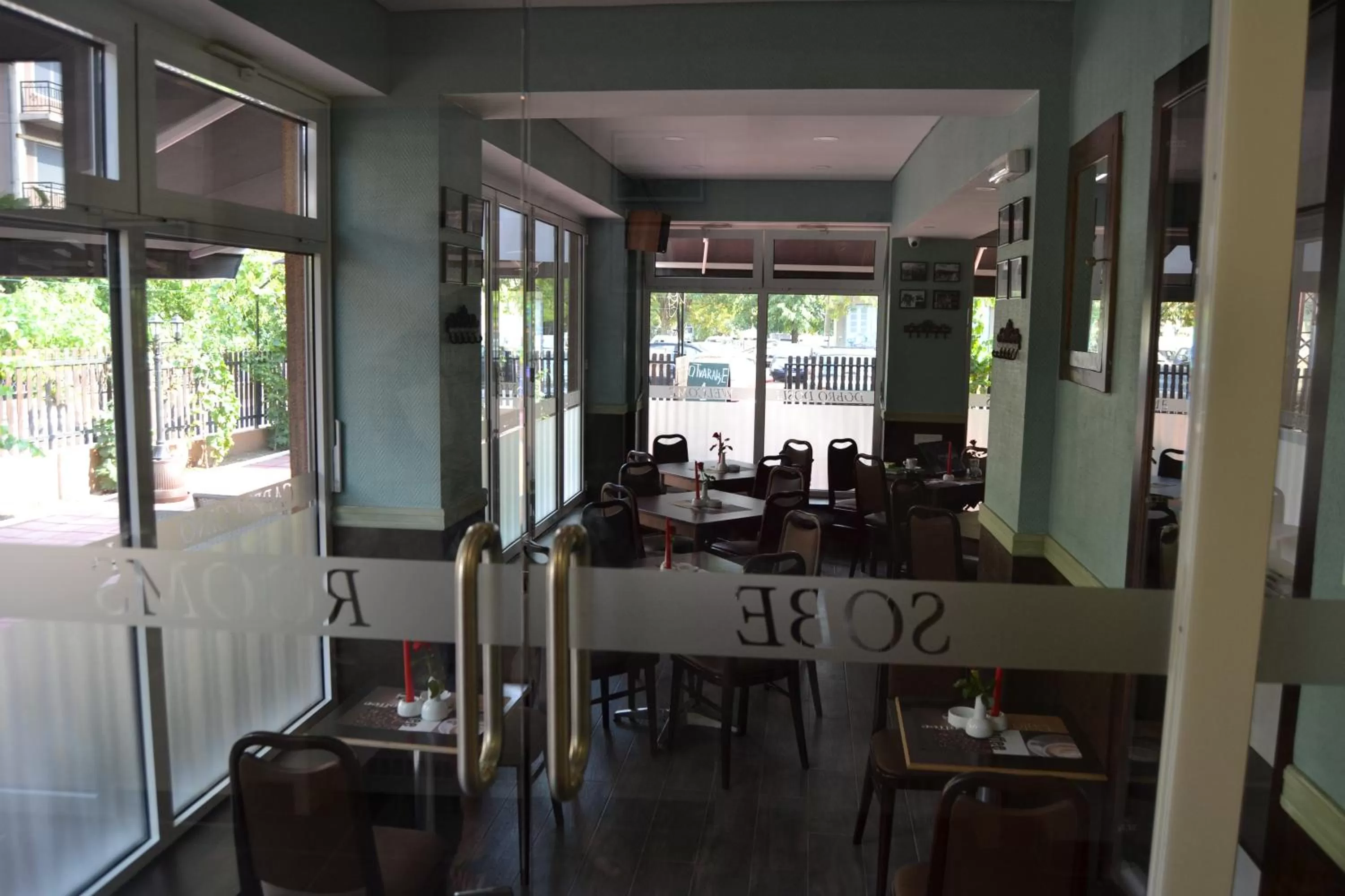 Restaurant/places to eat in B&B Alex18