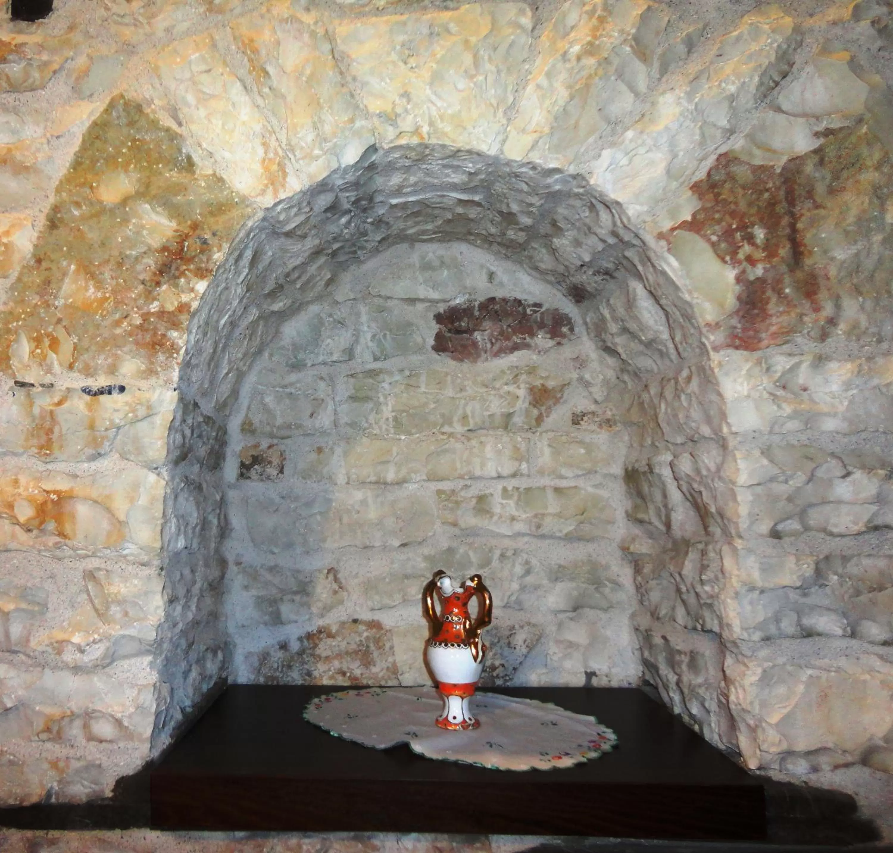 Decorative detail in Hotel Kalemi 2