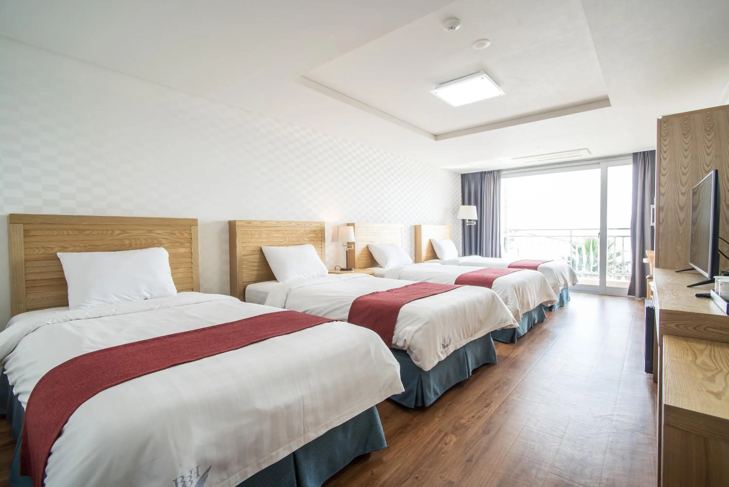 Photo of the whole room, Bed in Breeze Bay Hotel