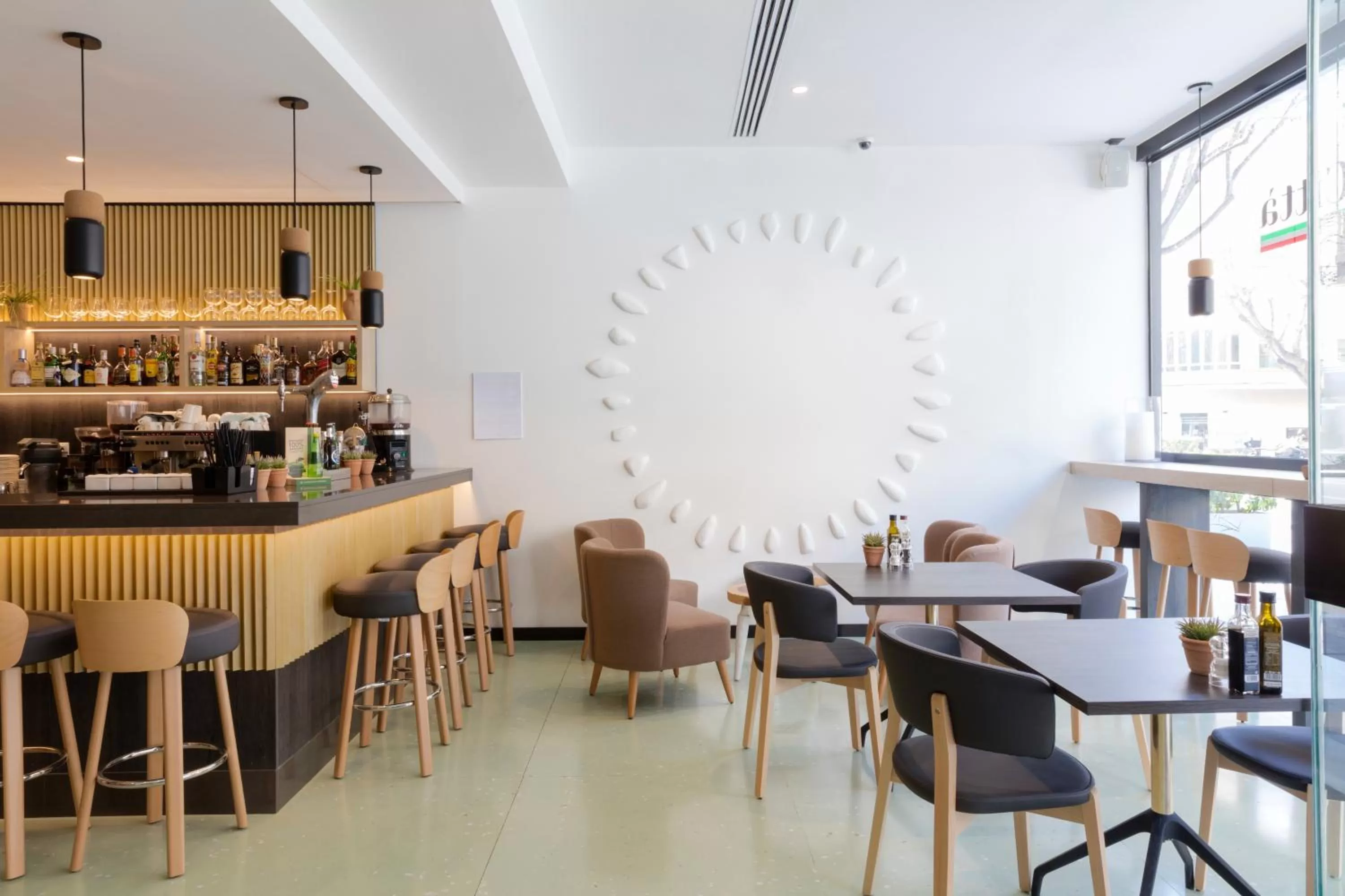 Restaurant/places to eat in Ars Magna Bleisure Hotel