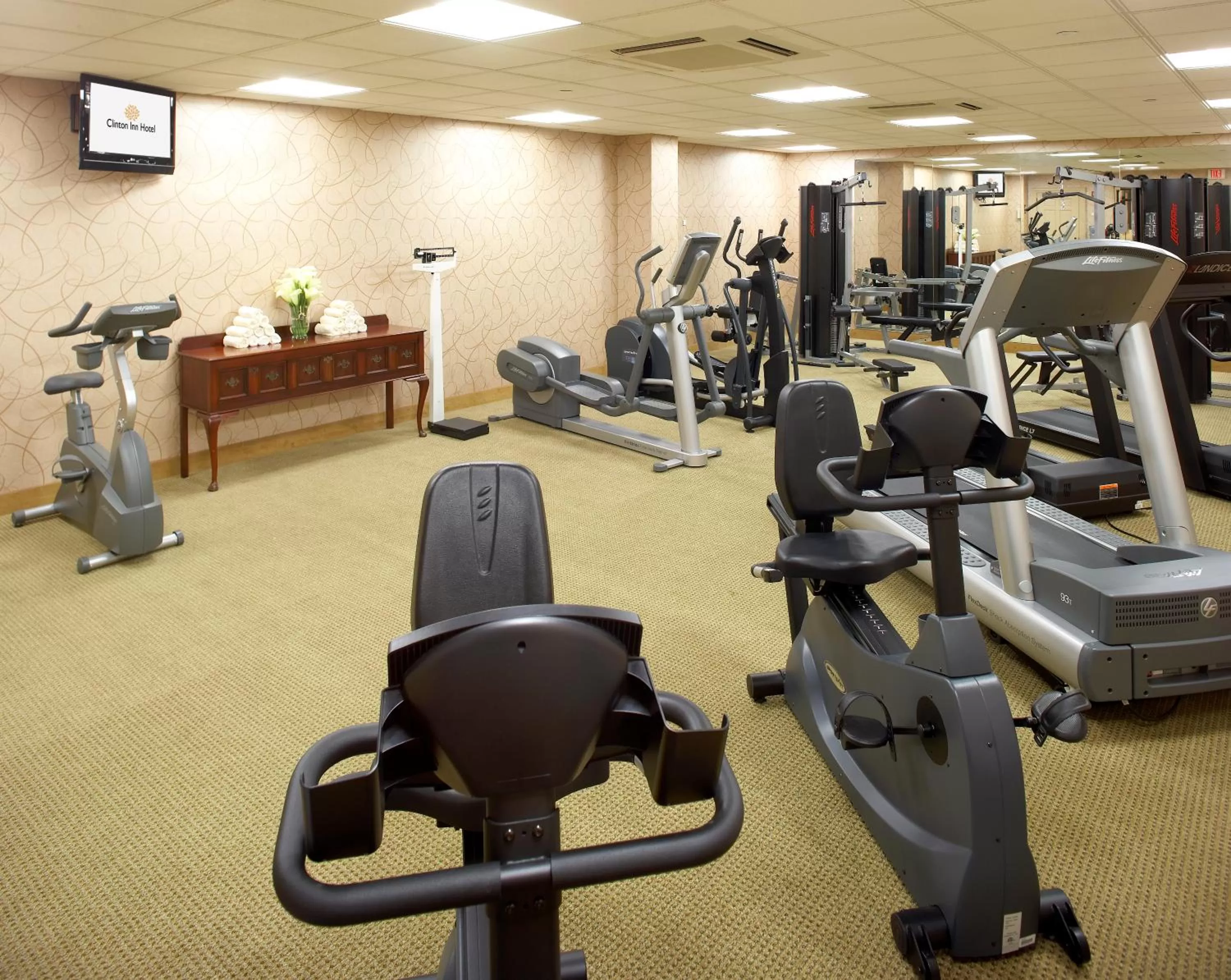 Fitness centre/facilities in Clinton Inn Hotel Tenafly