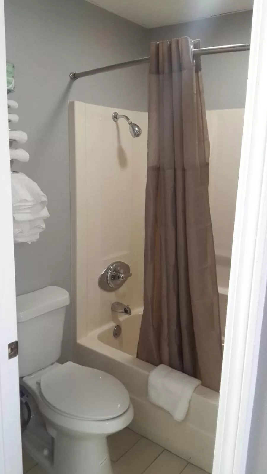 Shower, Bathroom in Paris Inn and Suites