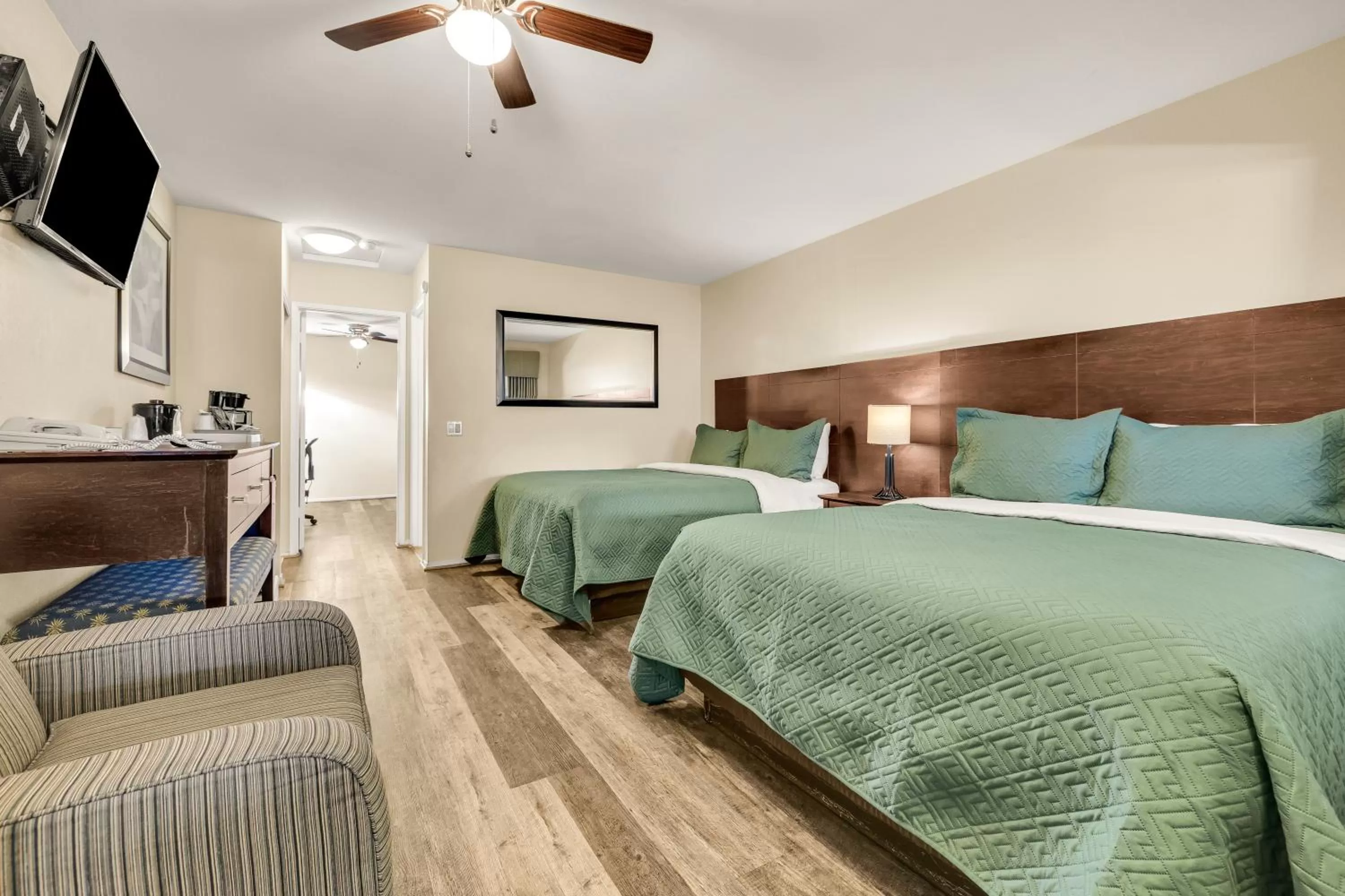 Bed in Quality Inn Monterey