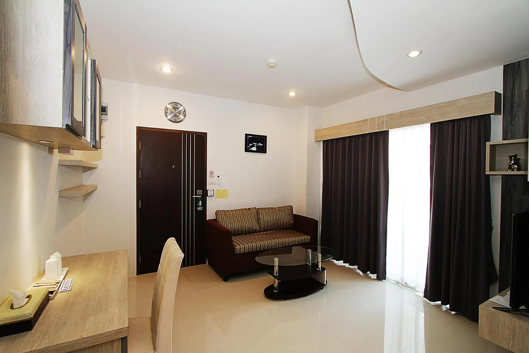 The Contrast i Hotel