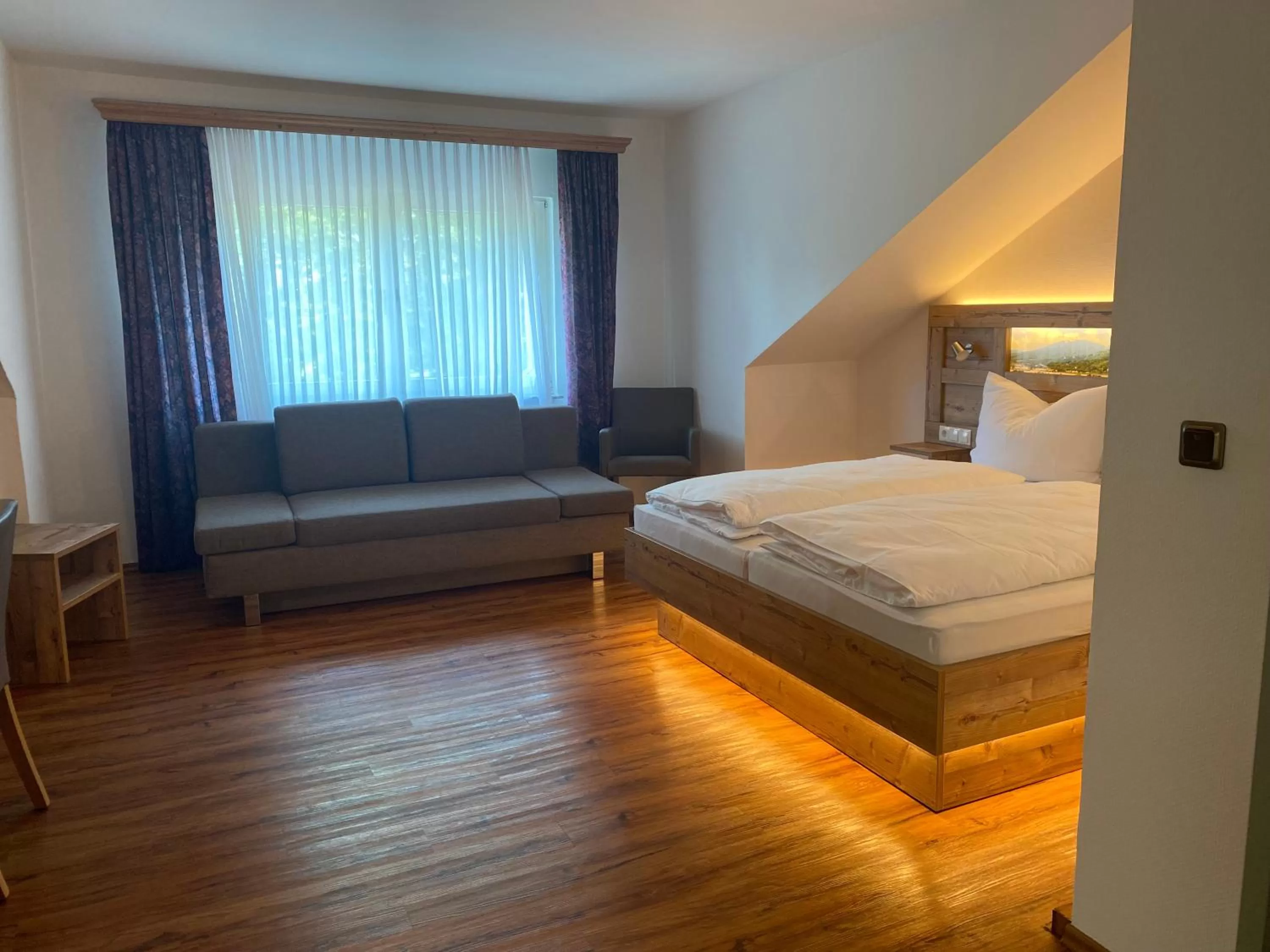 Photo of the whole room, Bed in Motel Domblick