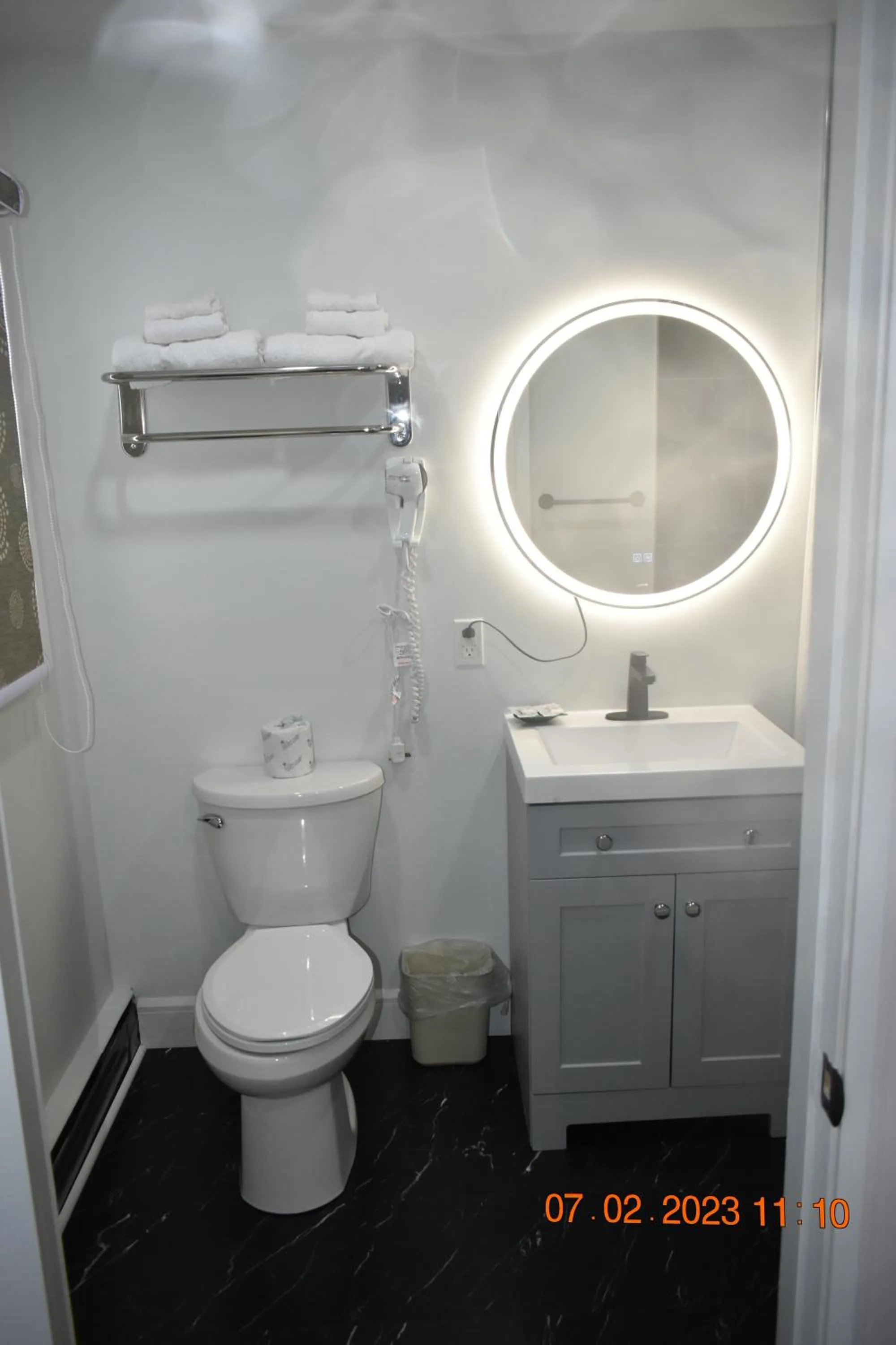 Bathroom in Time Travellers Motel