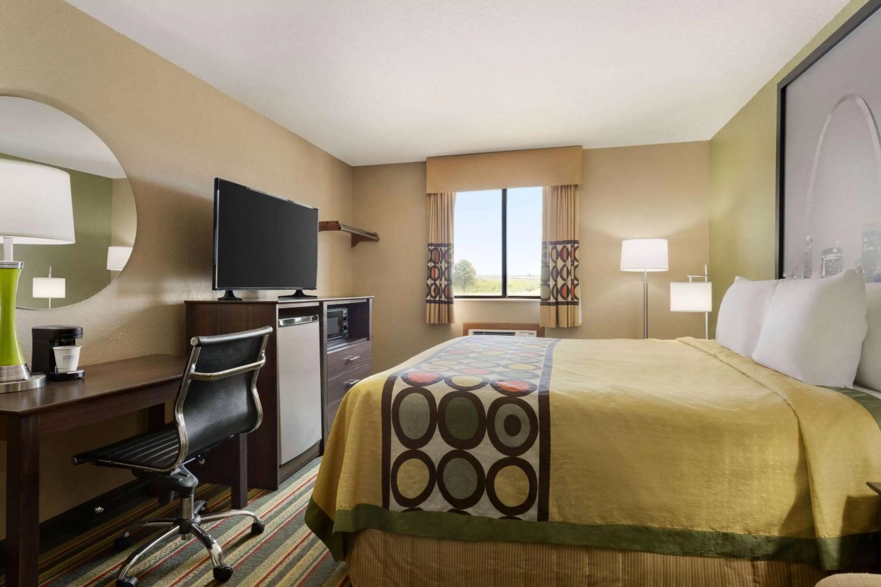 Photo of the whole room, Bed in Super 8 by Wyndham Sikeston/Miner Area