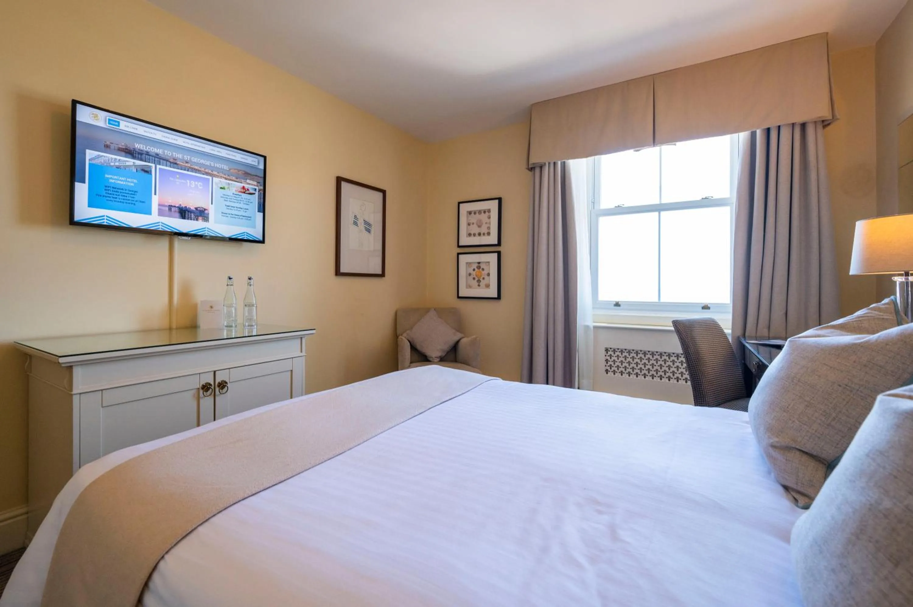 Bed in St George's Hotel - Llandudno