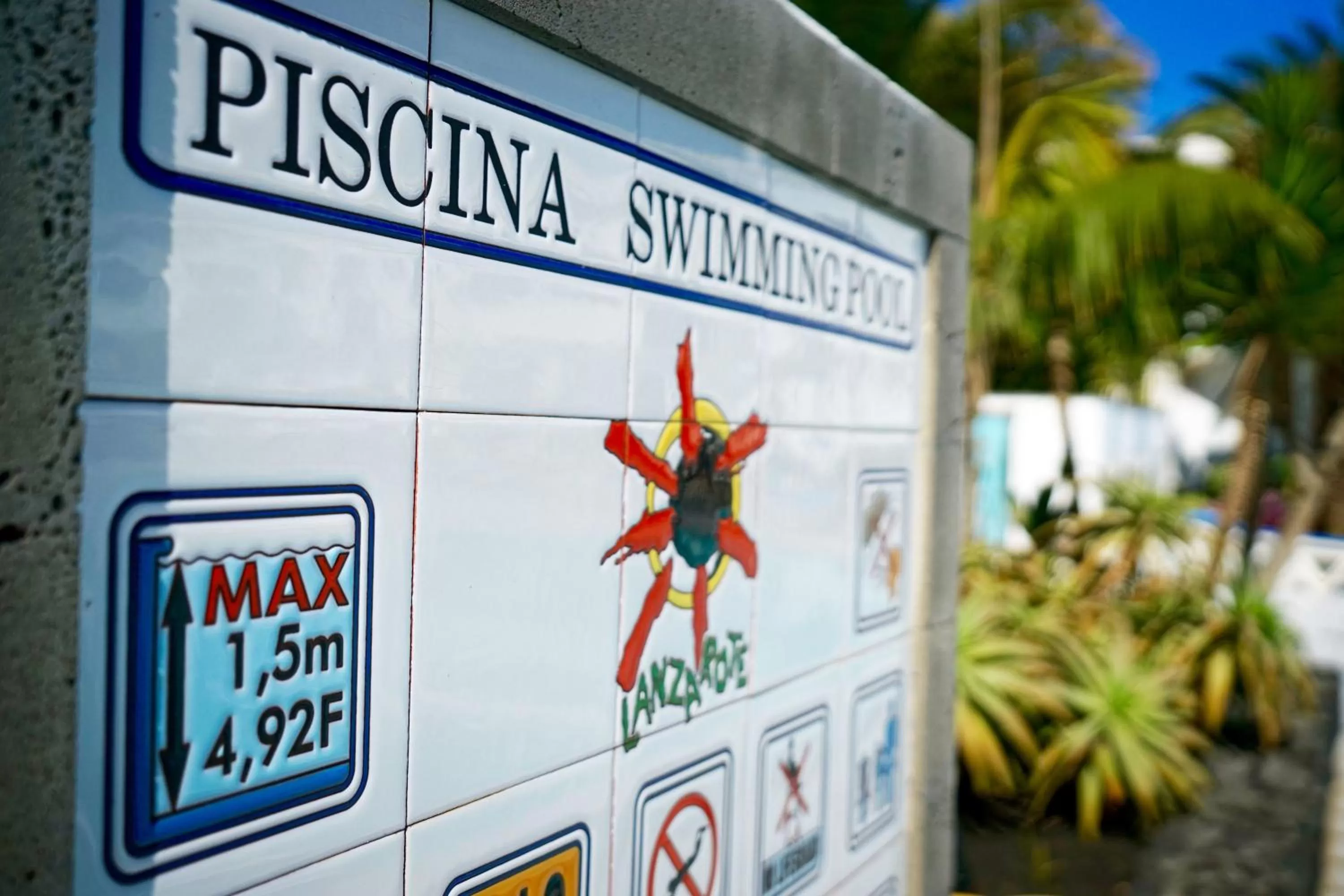 Logo/Certificate/Sign in Plaza Azul