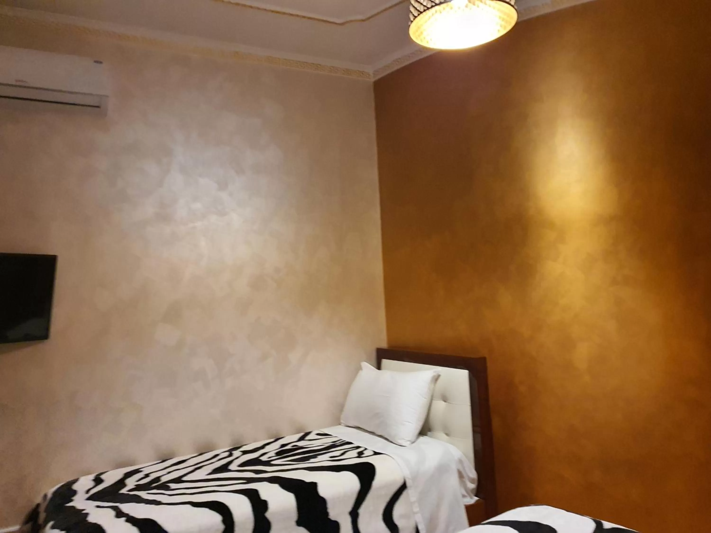 Bed in Kompleksi GJONI