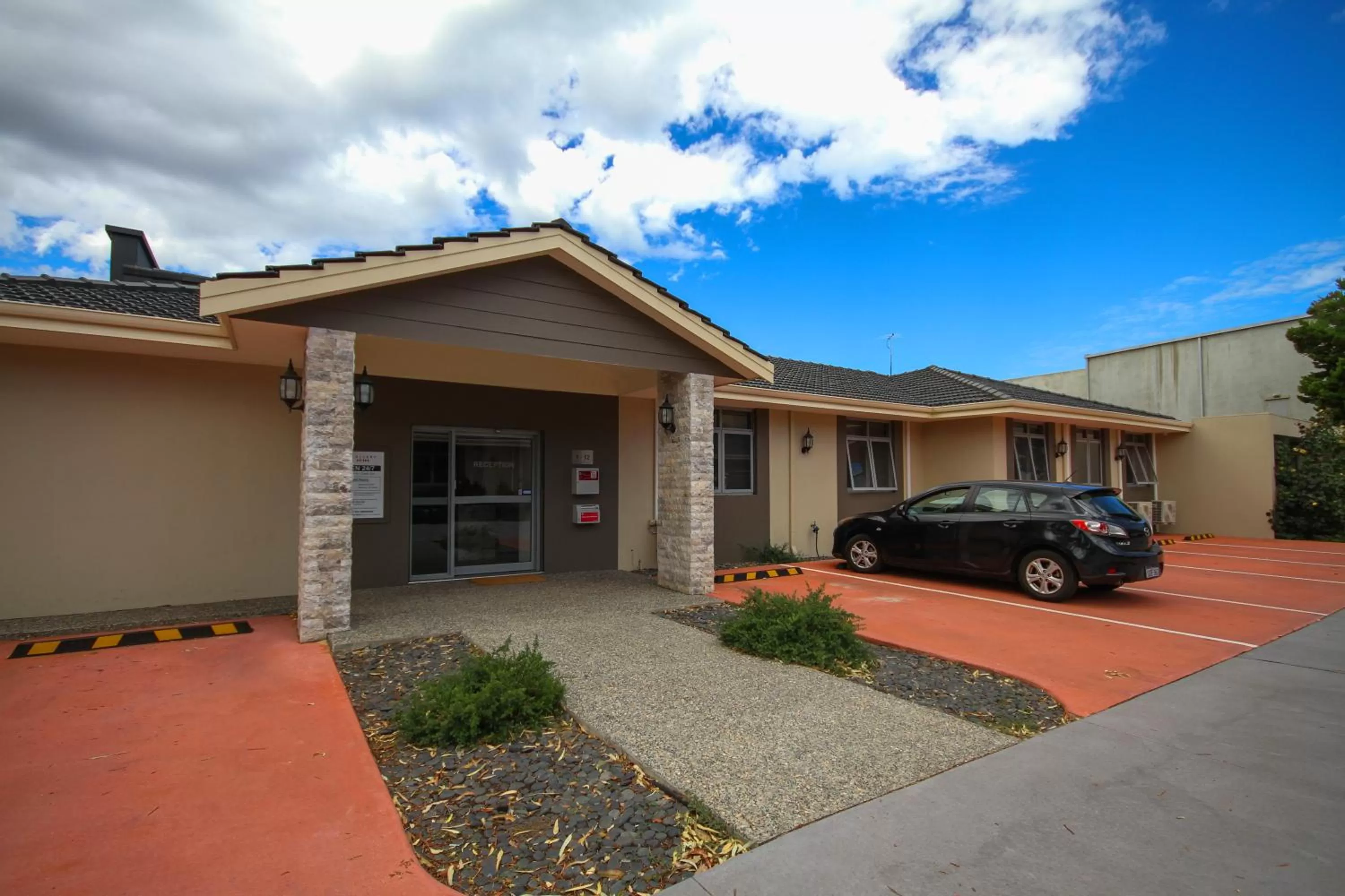 Facade/entrance in Gallery Hotel