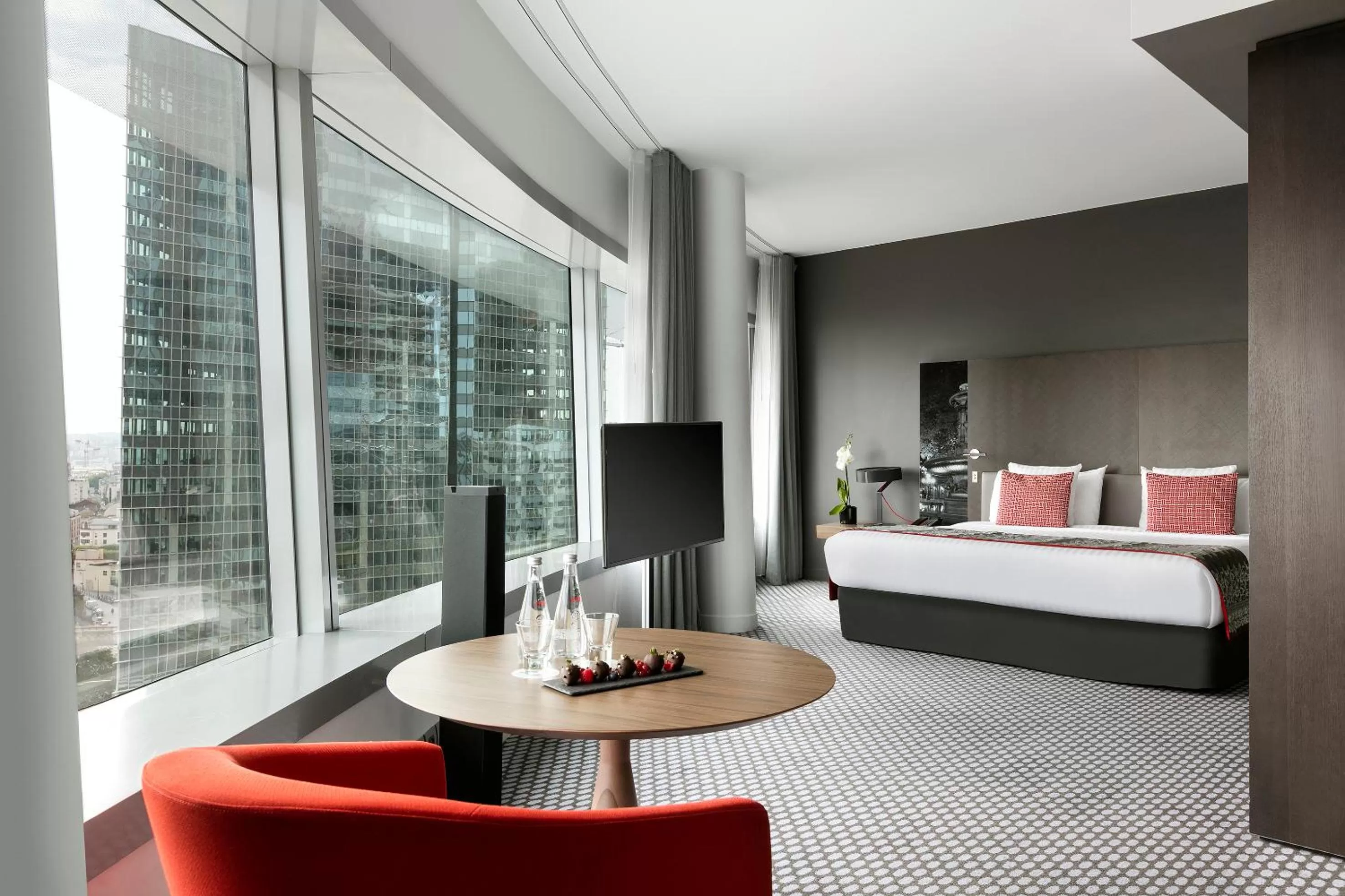 TV and multimedia, Bed in Melia Paris La Defense