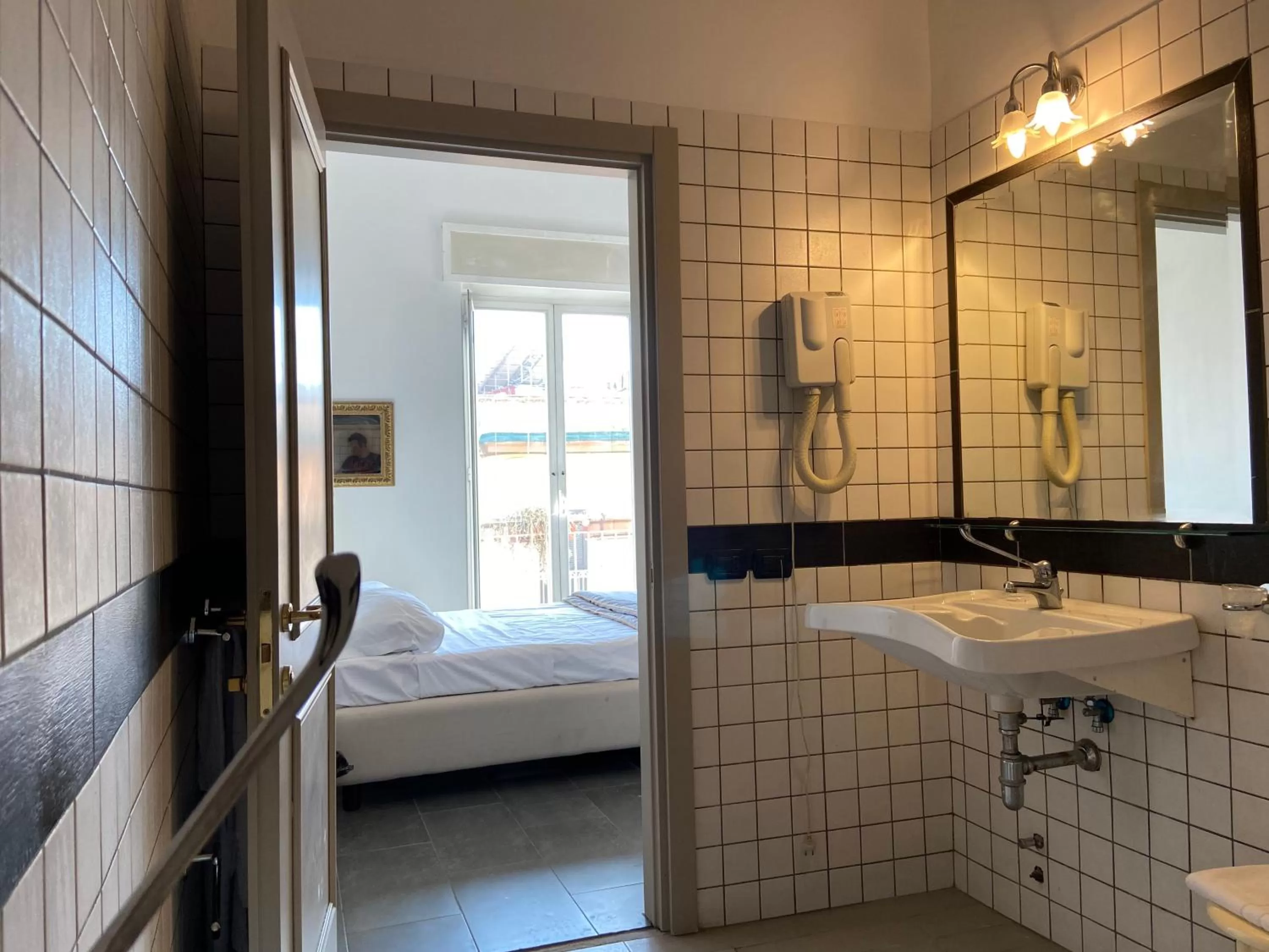 Bathroom, Bed in Jazz Hotel