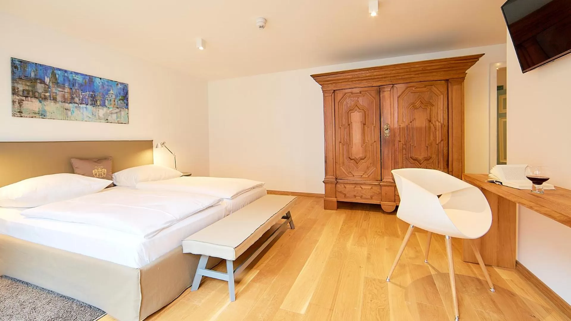 Photo of the whole room, Bed in Anno 1433 Hotel Lüneburg