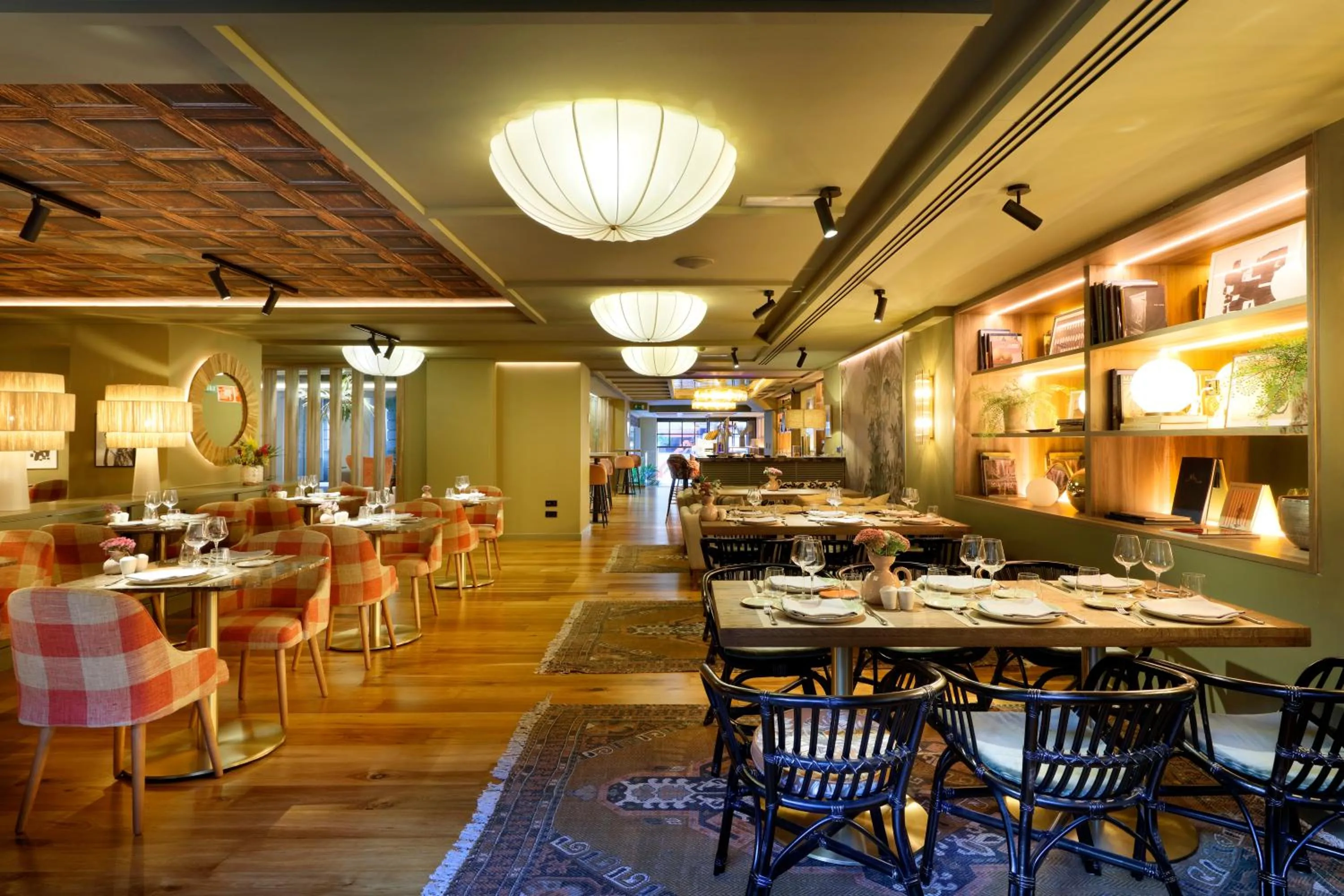 Restaurant/places to eat in Barceló Oviedo Cervantes