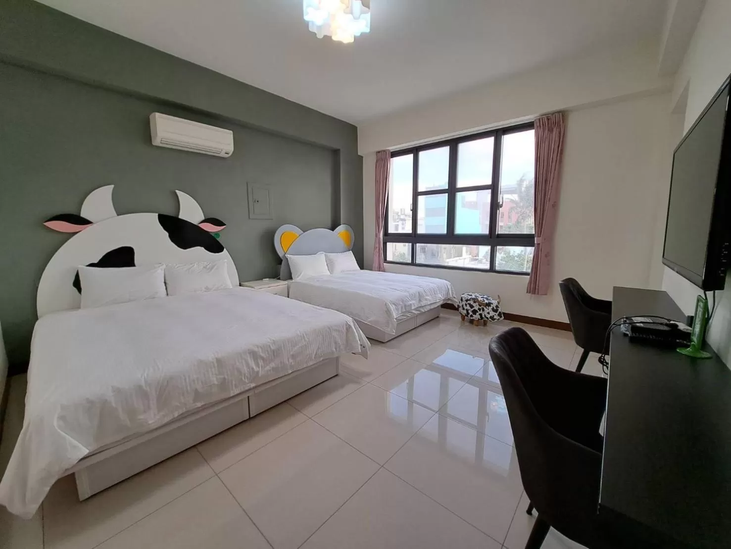 Bed in Have FUN villa -KTV BBQ Mahjong