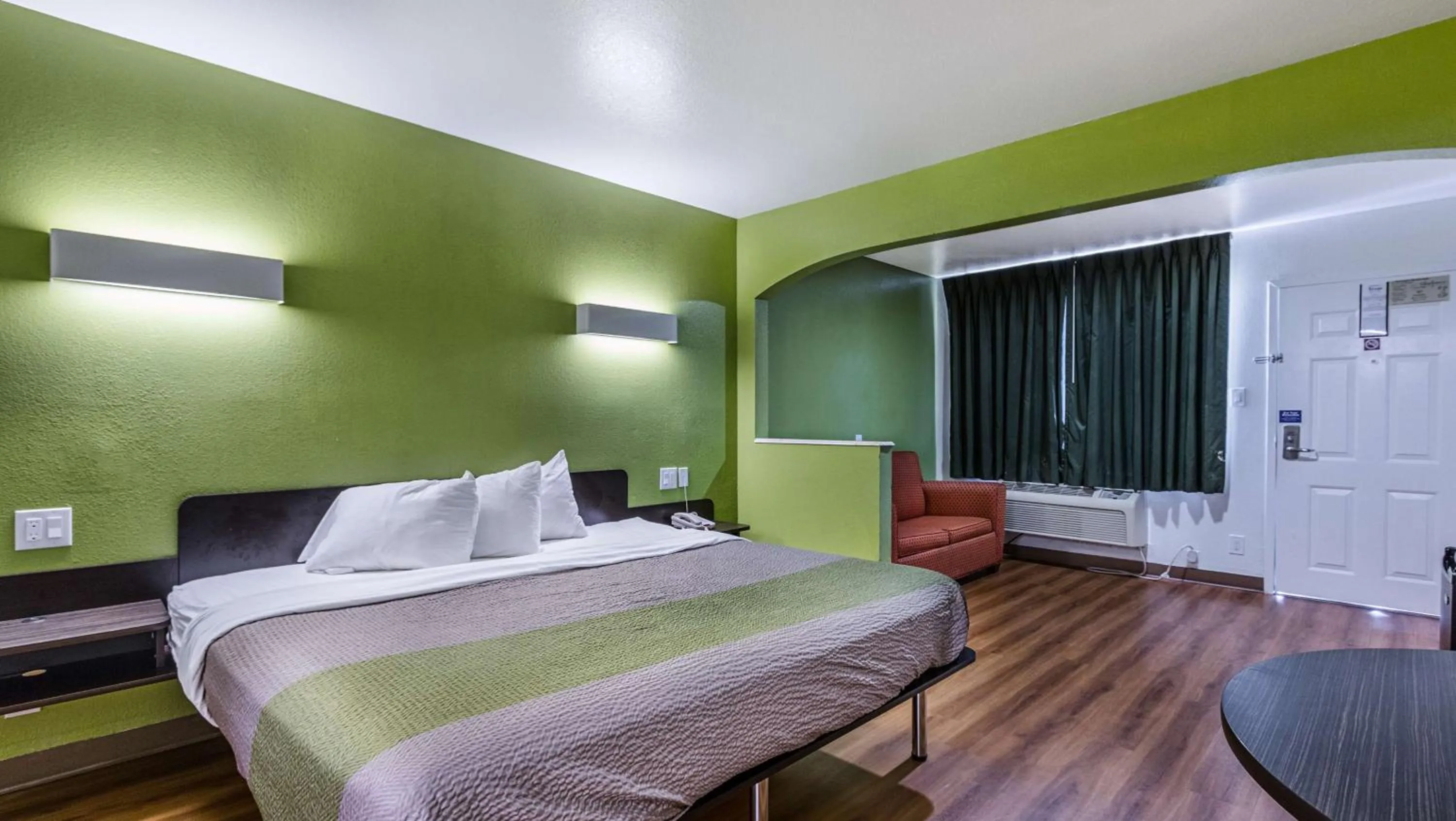 Photo of the whole room, Bed in Motel 6-San Marcos, TX - North