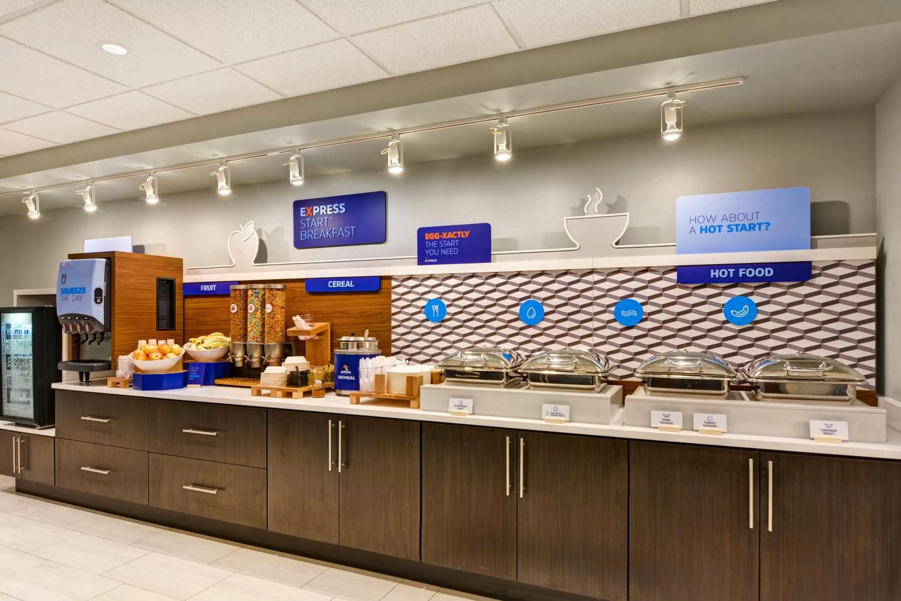 Breakfast in Holiday Inn Express Hotel & Suites Milwaukee-New Berlin by IHG