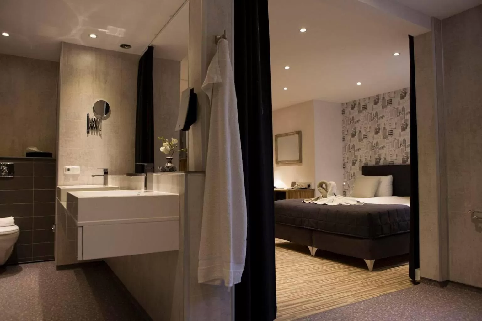 Bathroom, Bed in Best Western Hotel Anno 1937