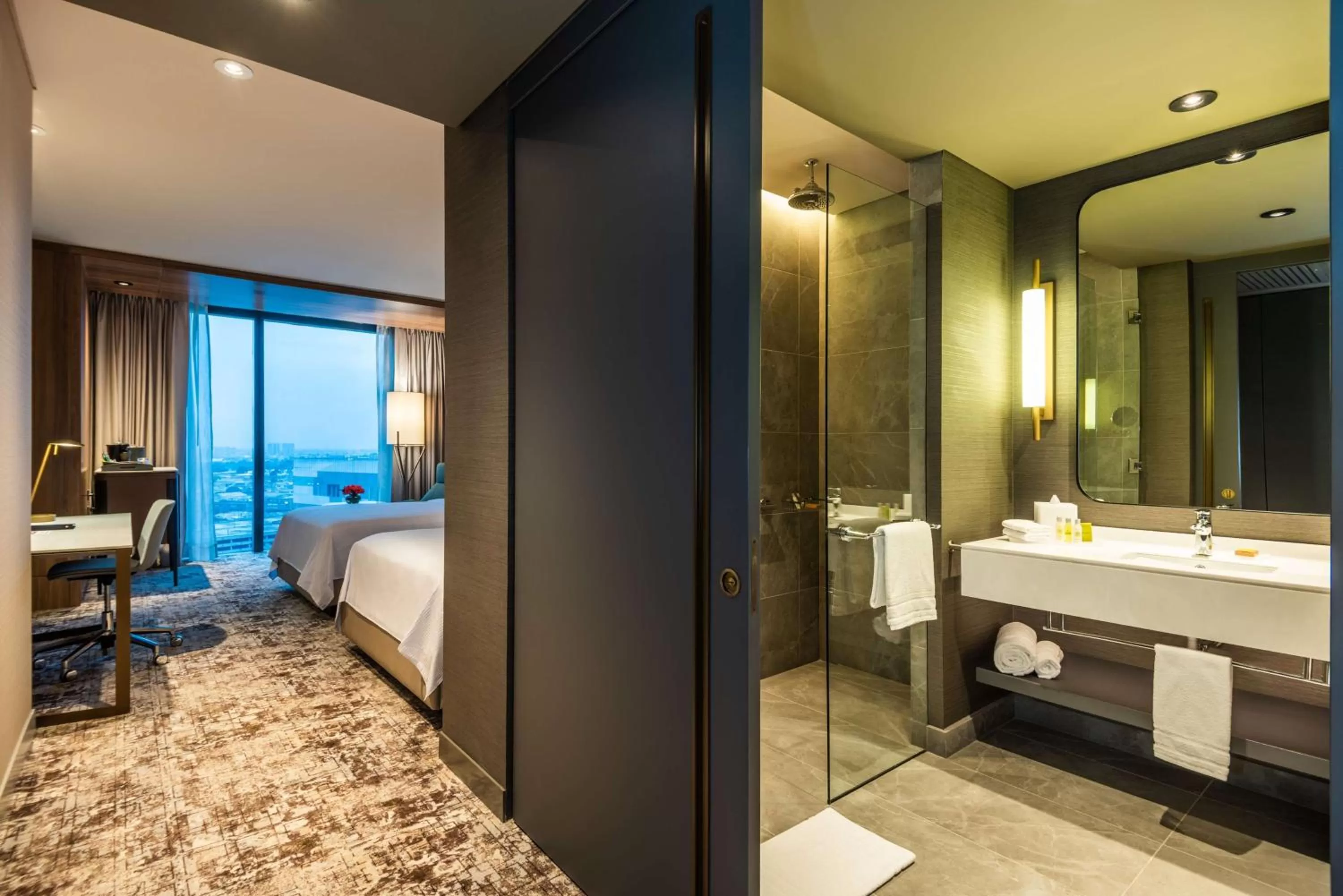 Bathroom, Bed in Hilton Bogota Corferias